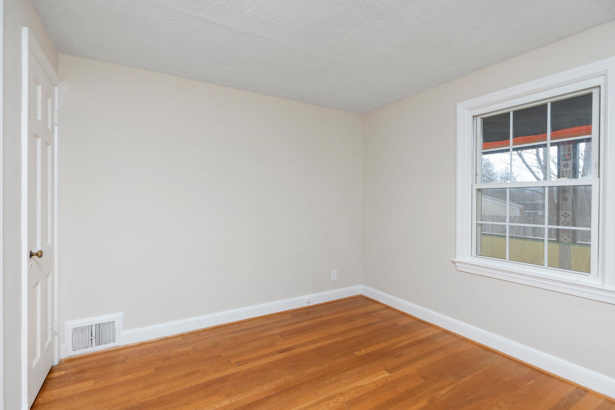 315 DUPONT CIR