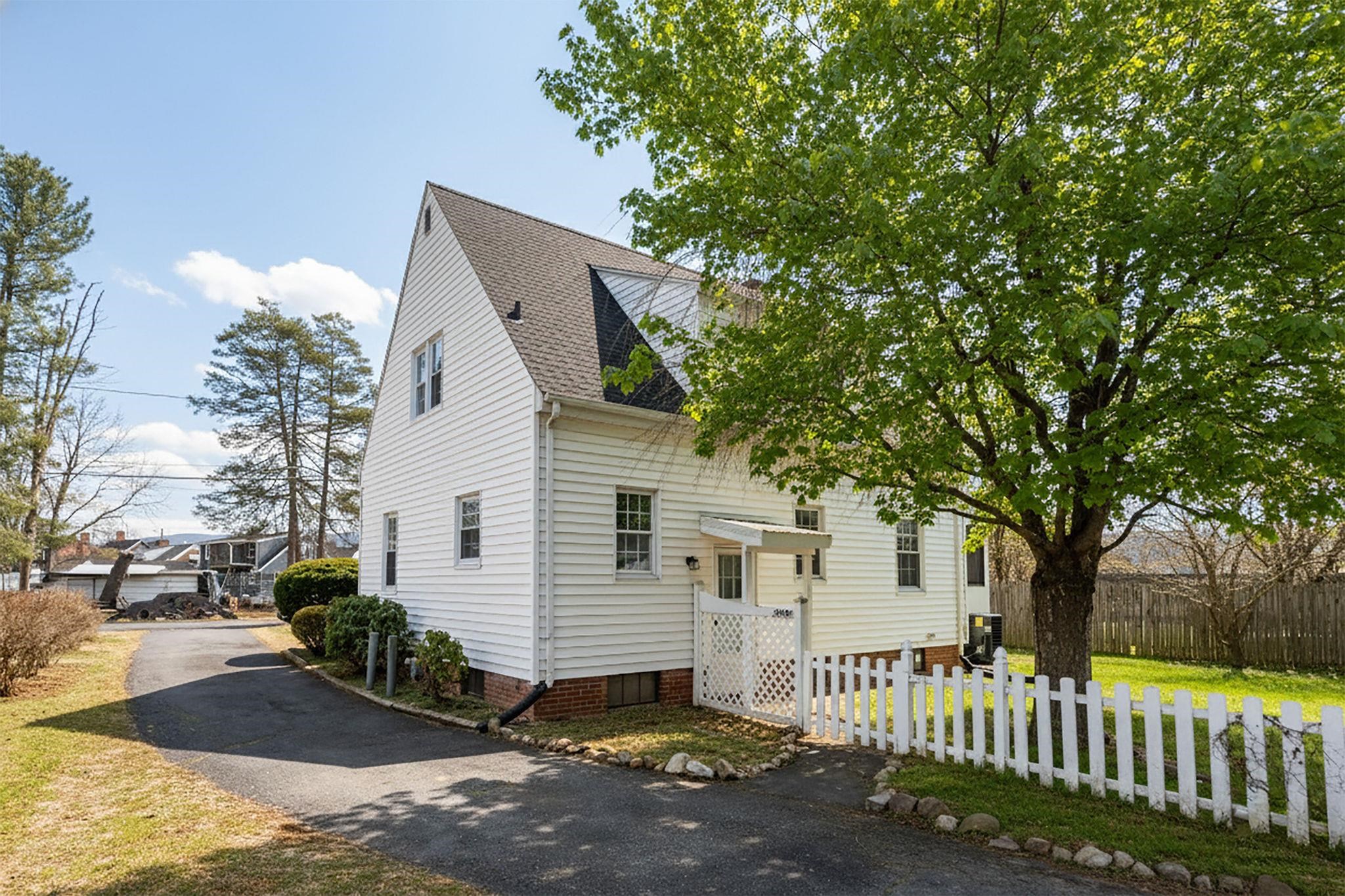 315 DUPONT CIR