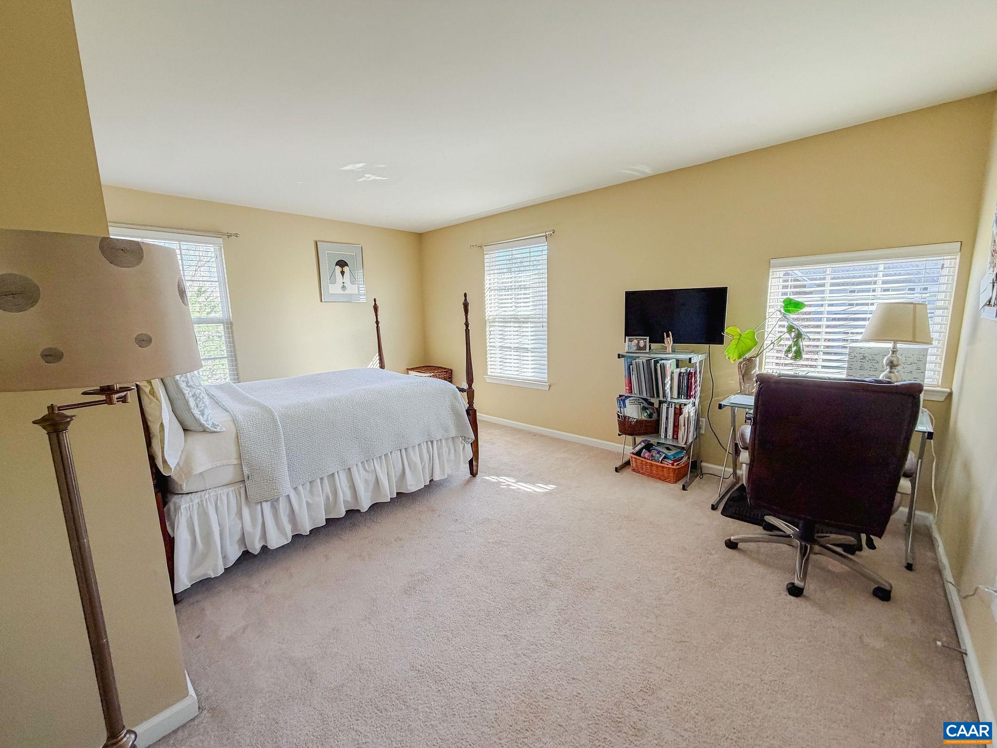 566 JUSTIN DR