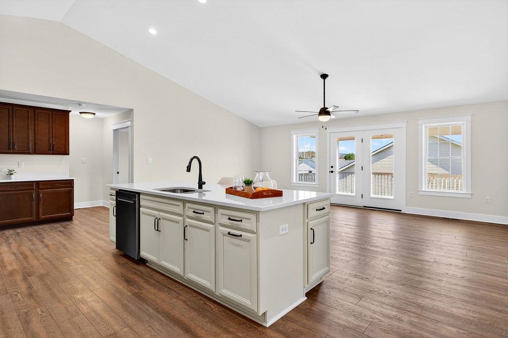 208 LINDBURGH DR