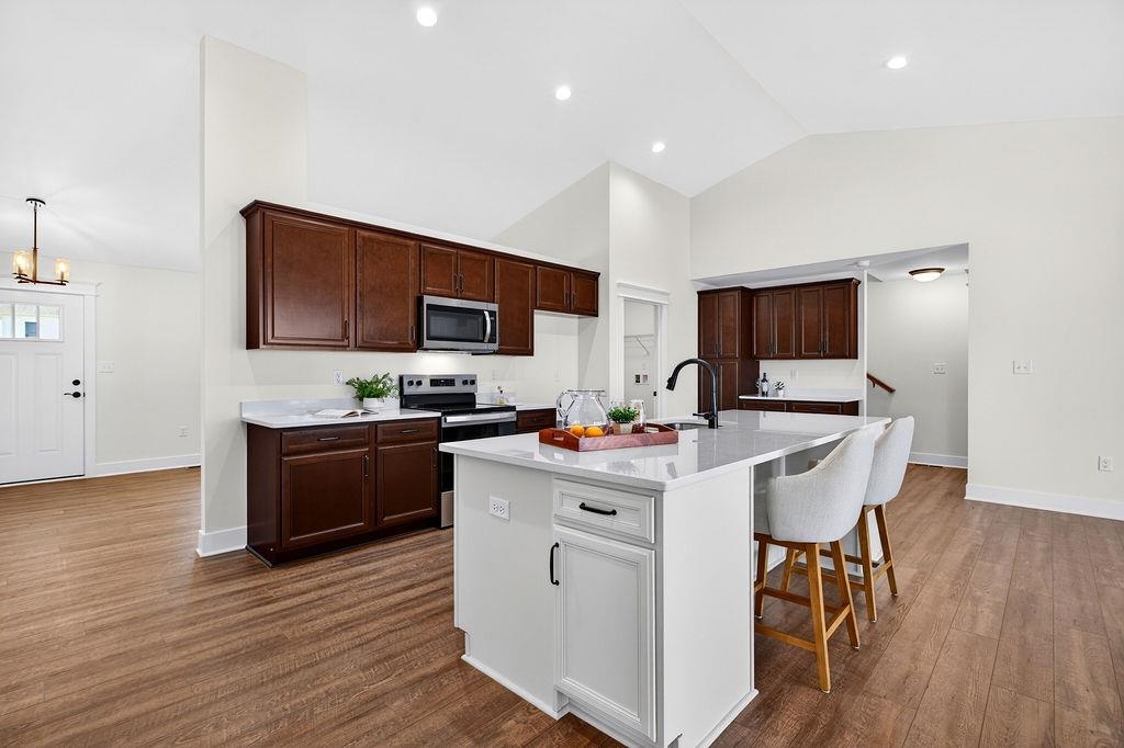 208 LINDBURGH DR