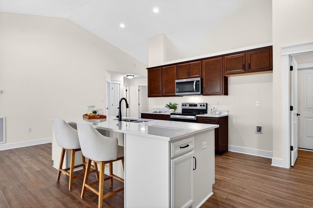 208 LINDBURGH DR