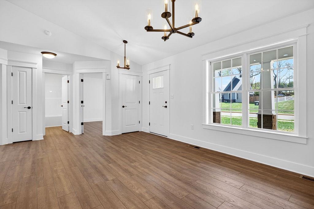 208 LINDBURGH DR