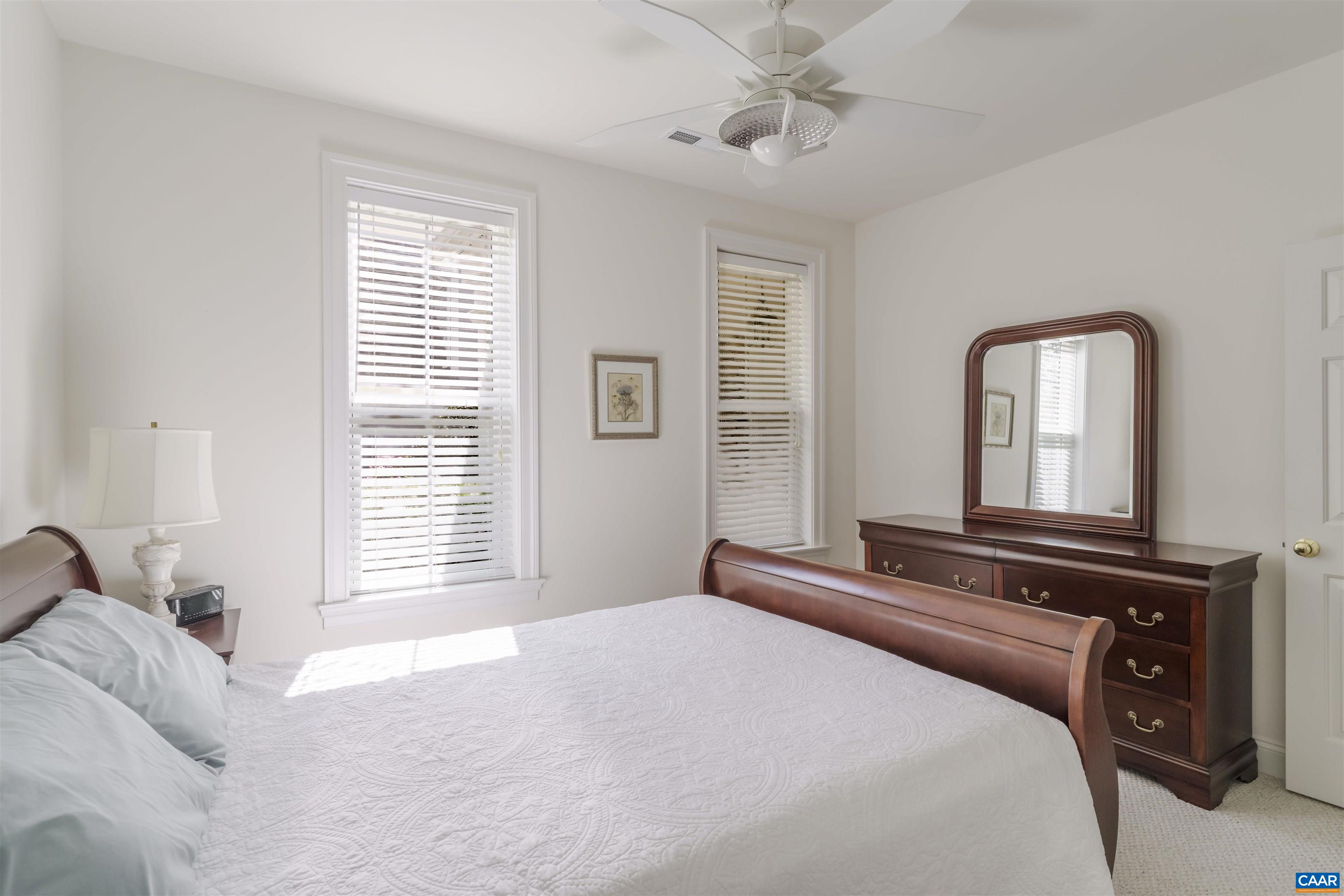5527 STONEGATE LN