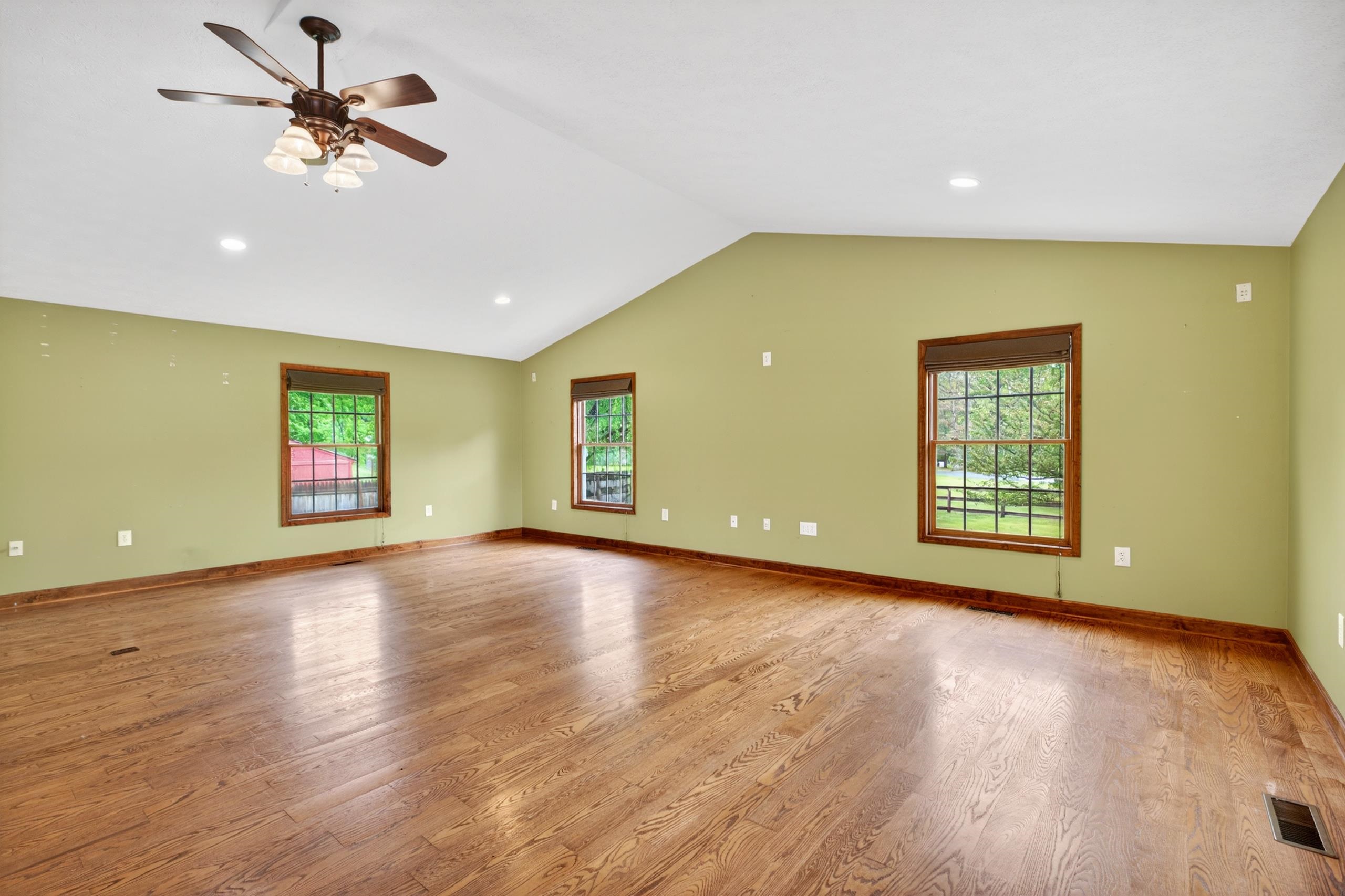 1582 HOWARDSVILLE TPKE