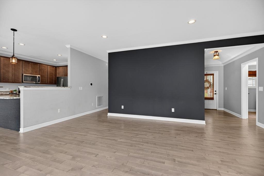 190 MONTGOMERY RD