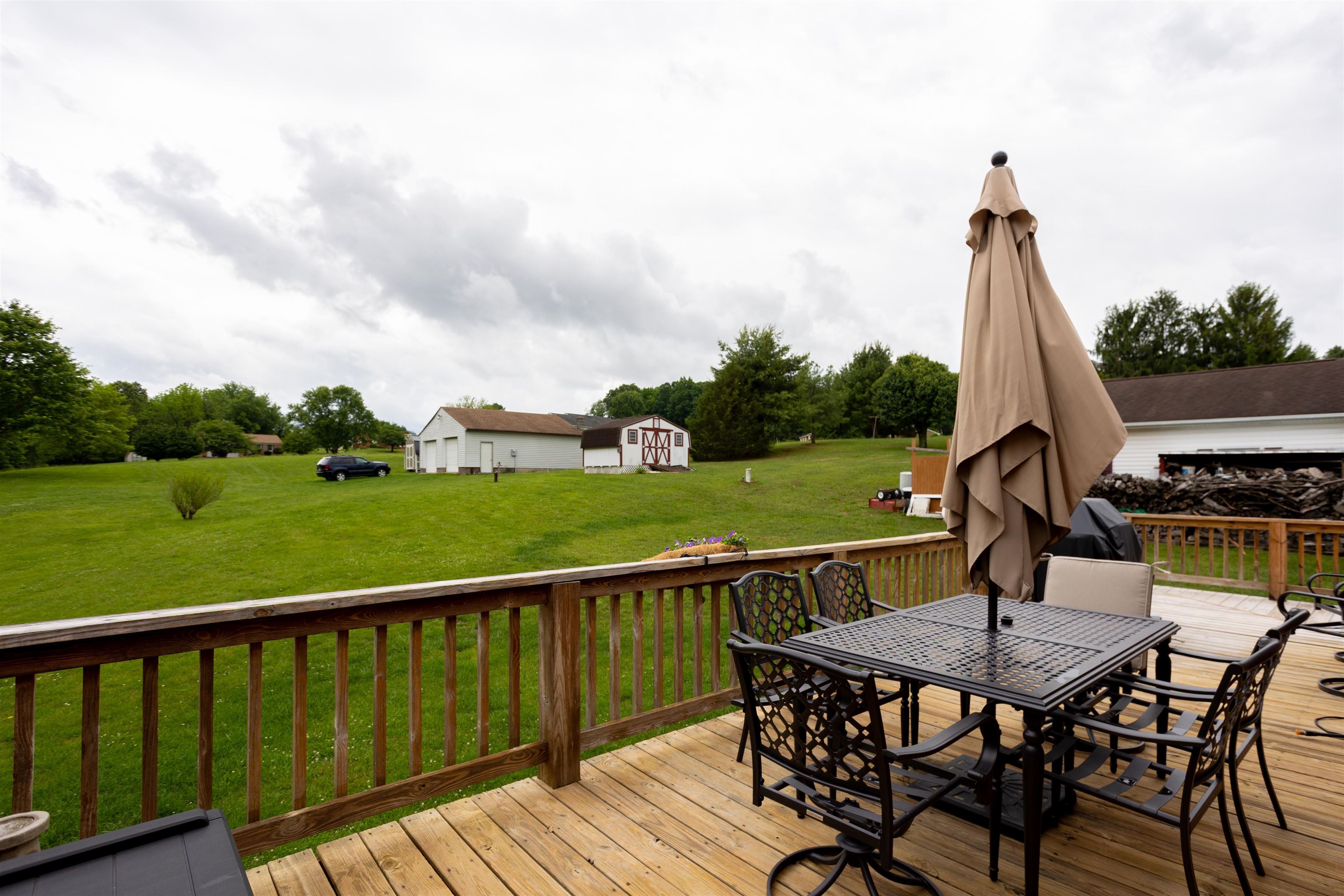 11 MEADOWBROOK DR