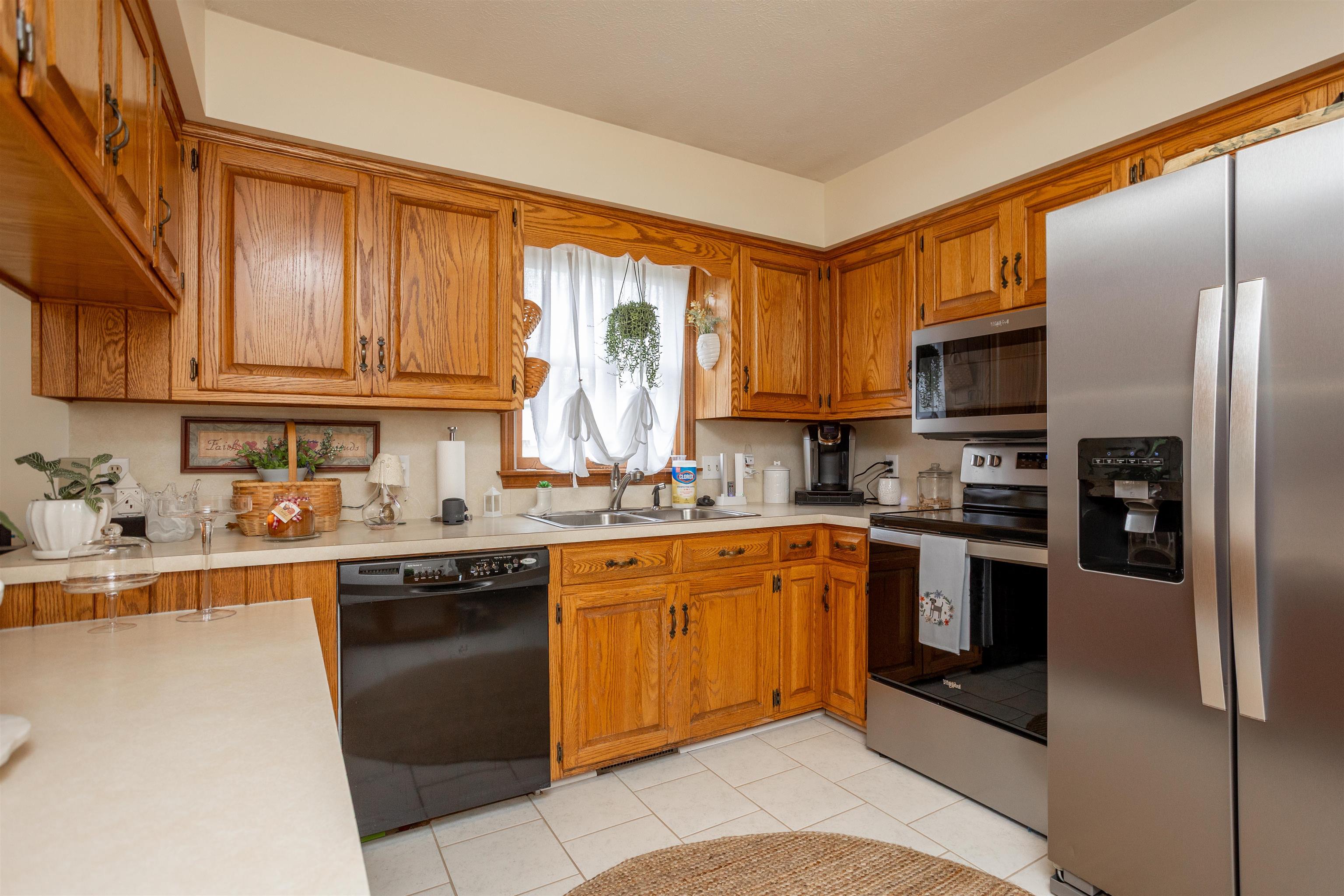 11 MEADOWBROOK DR
