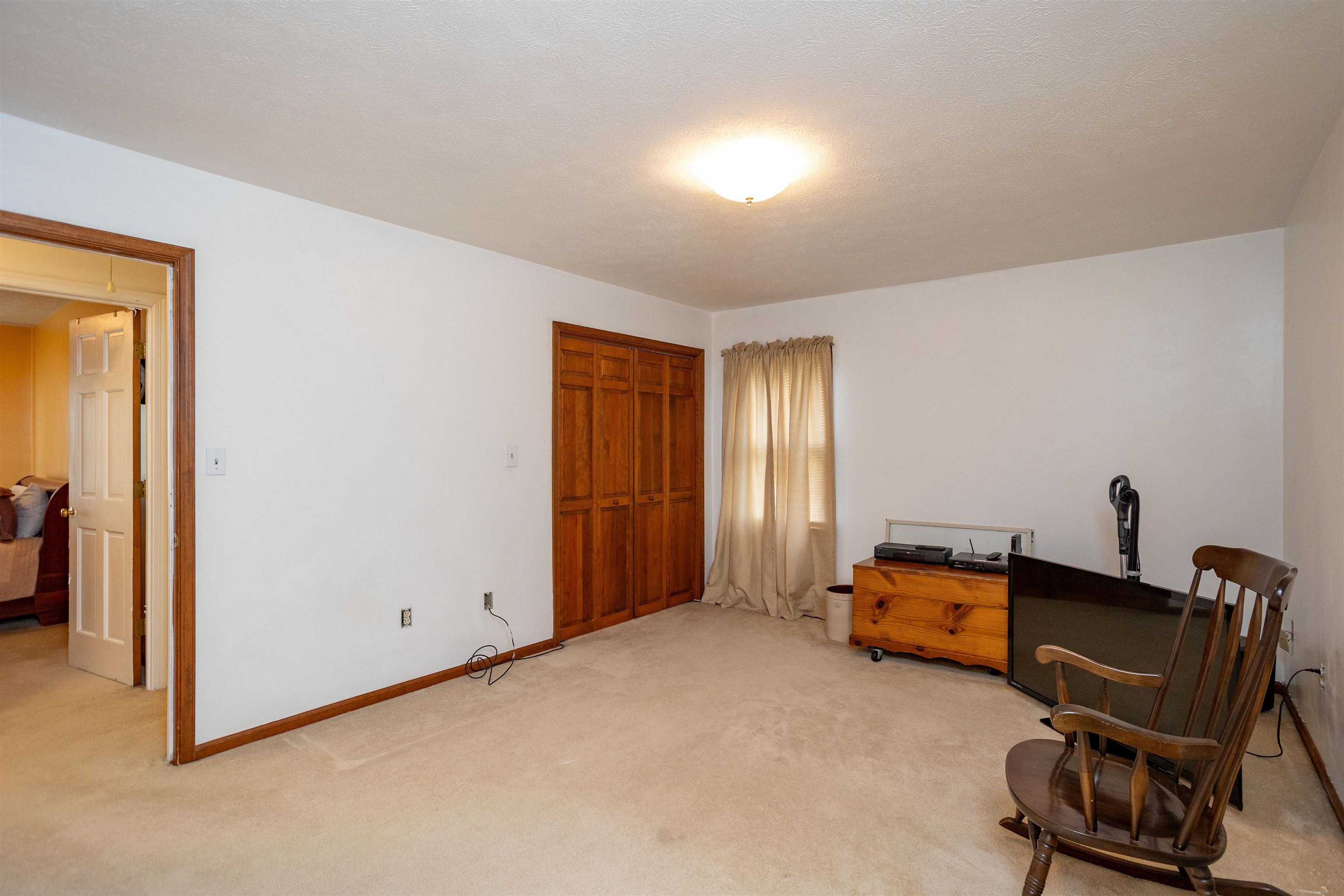 11 MEADOWBROOK DR