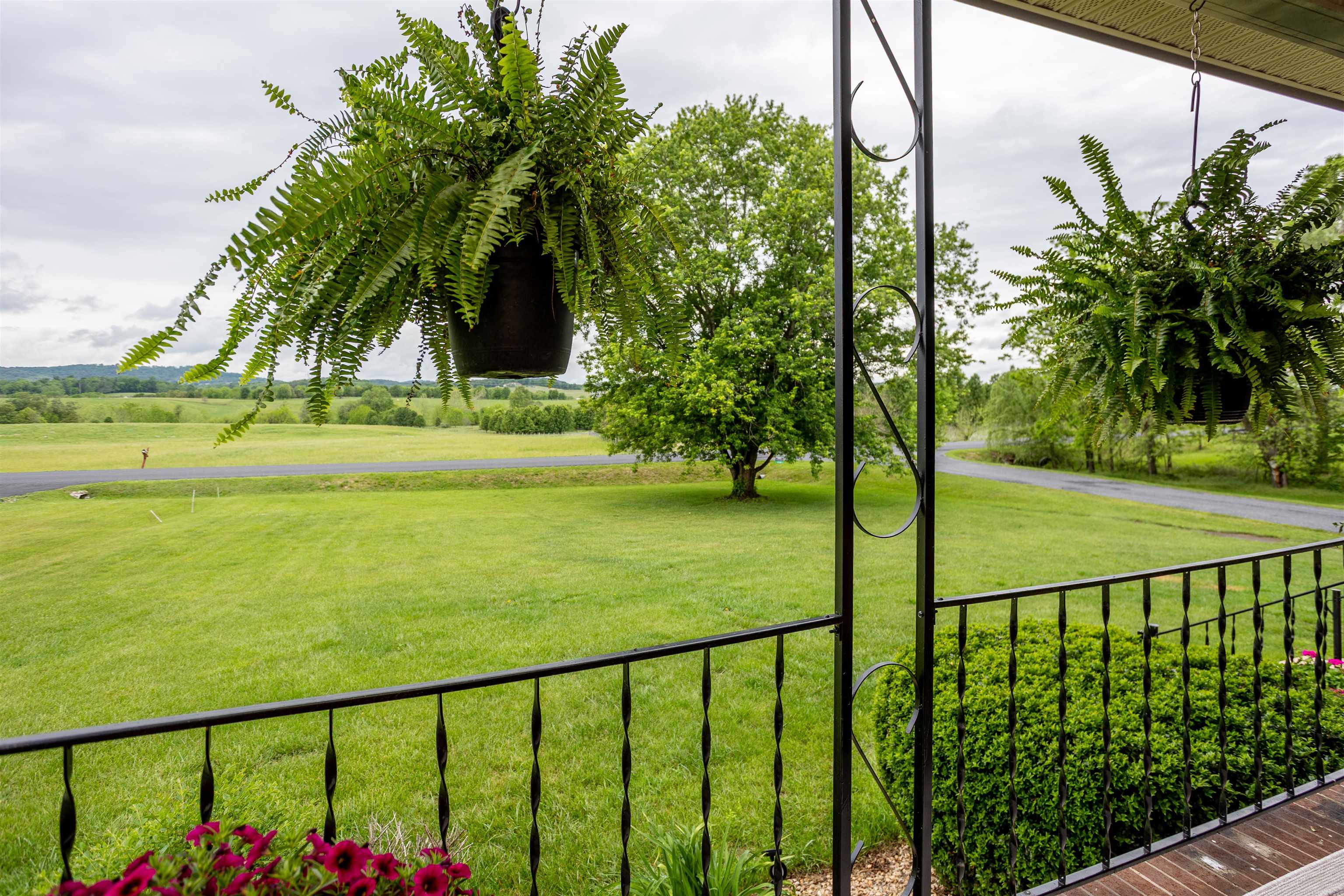 11 MEADOWBROOK DR