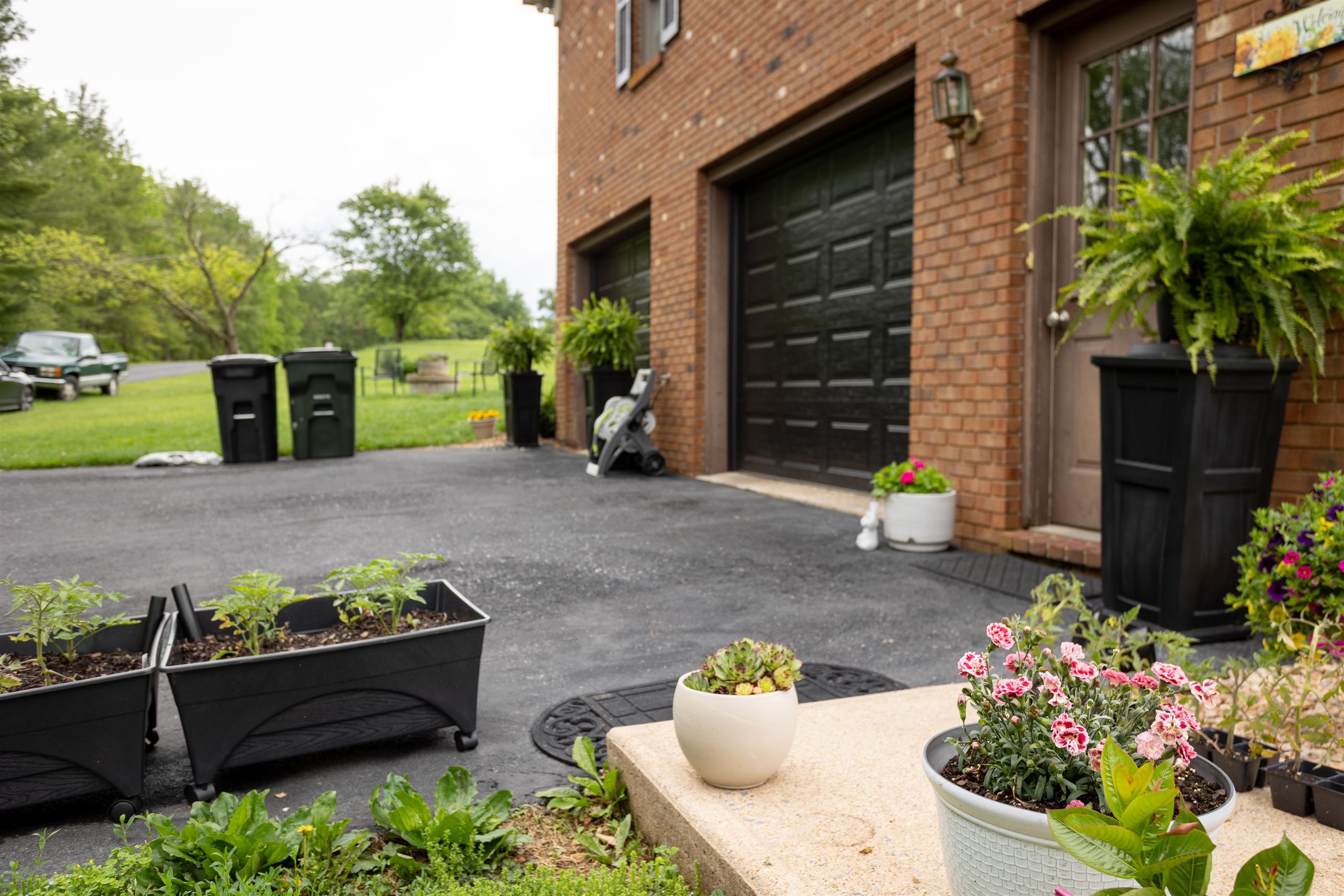 11 MEADOWBROOK DR