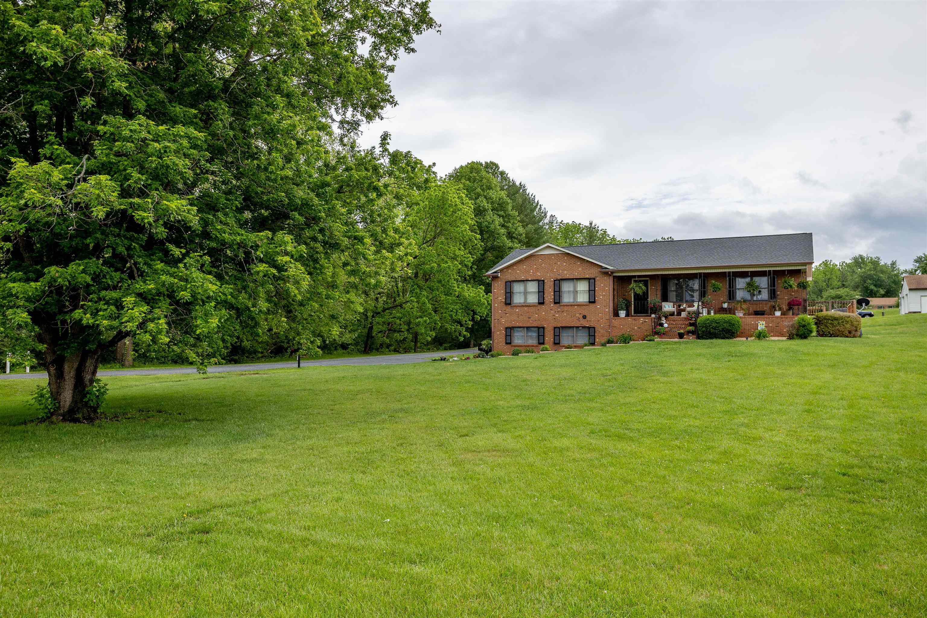 11 MEADOWBROOK DR