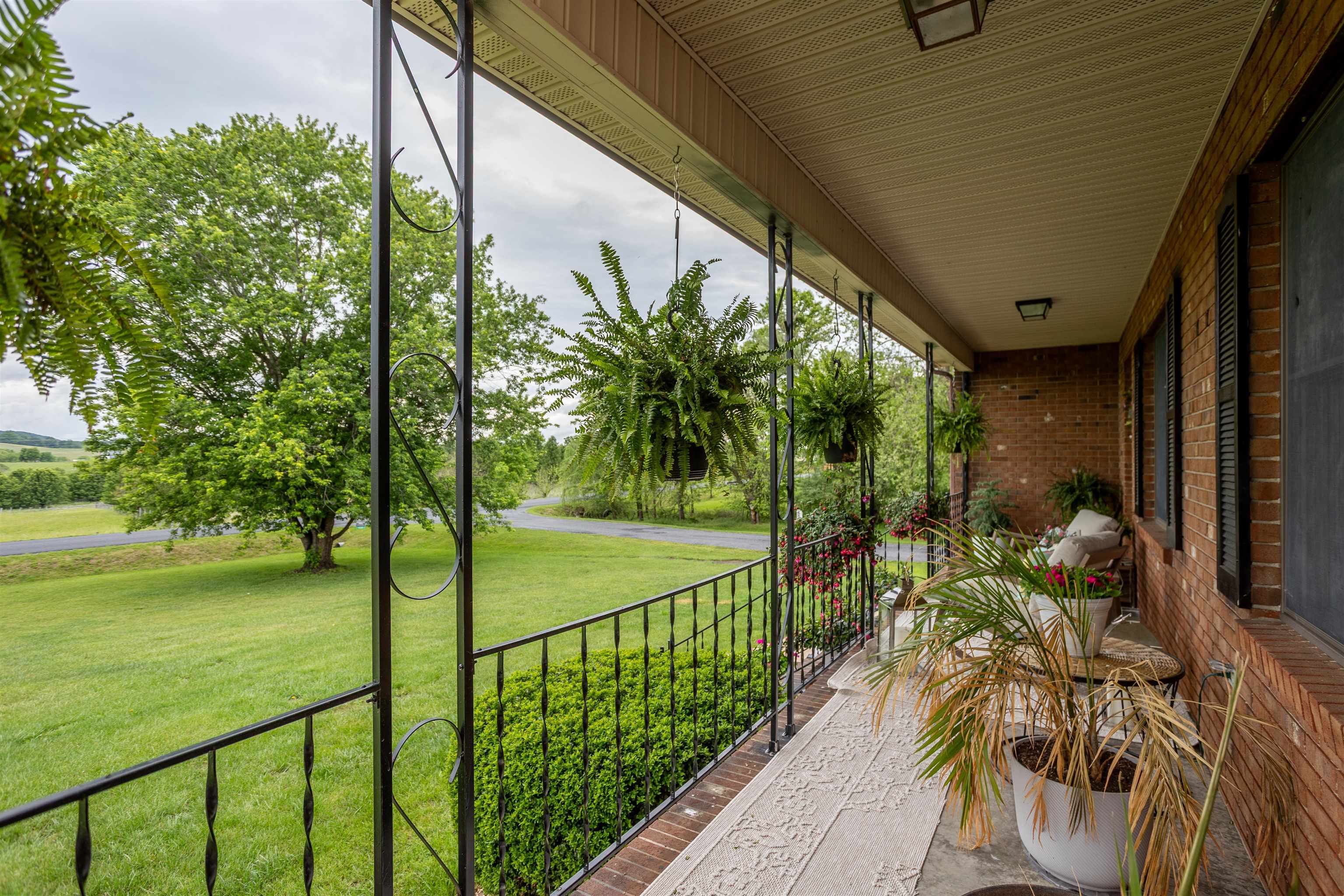 11 MEADOWBROOK DR