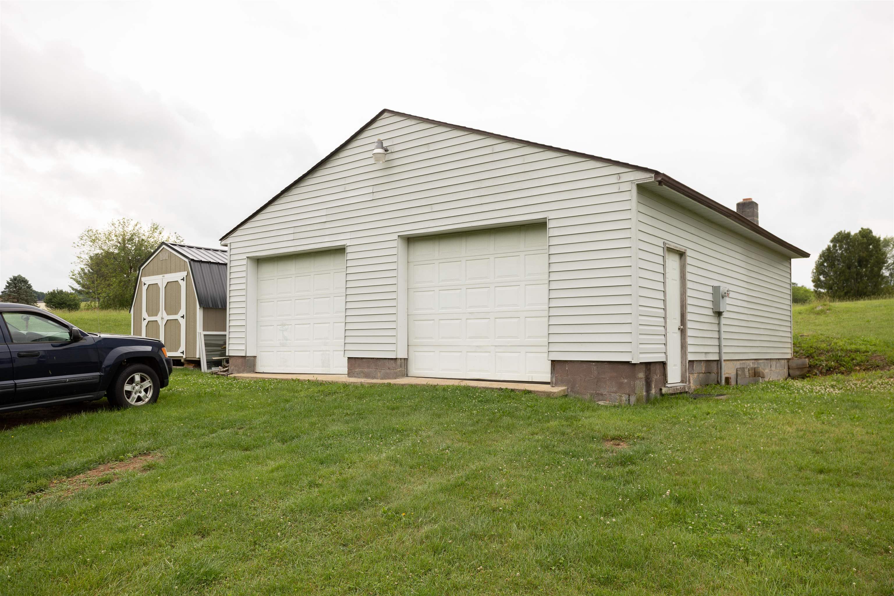 11 MEADOWBROOK DR