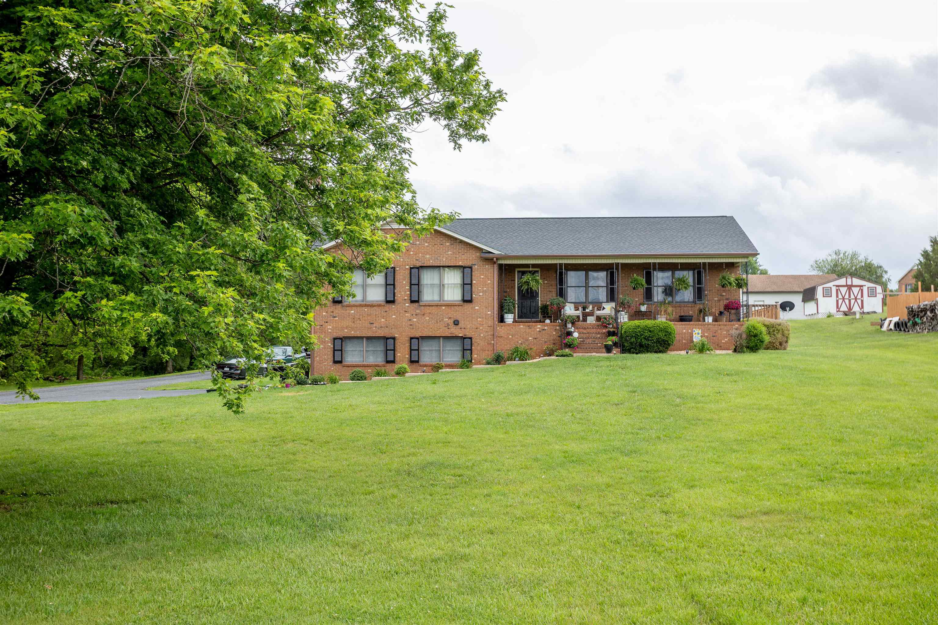 11 MEADOWBROOK DR