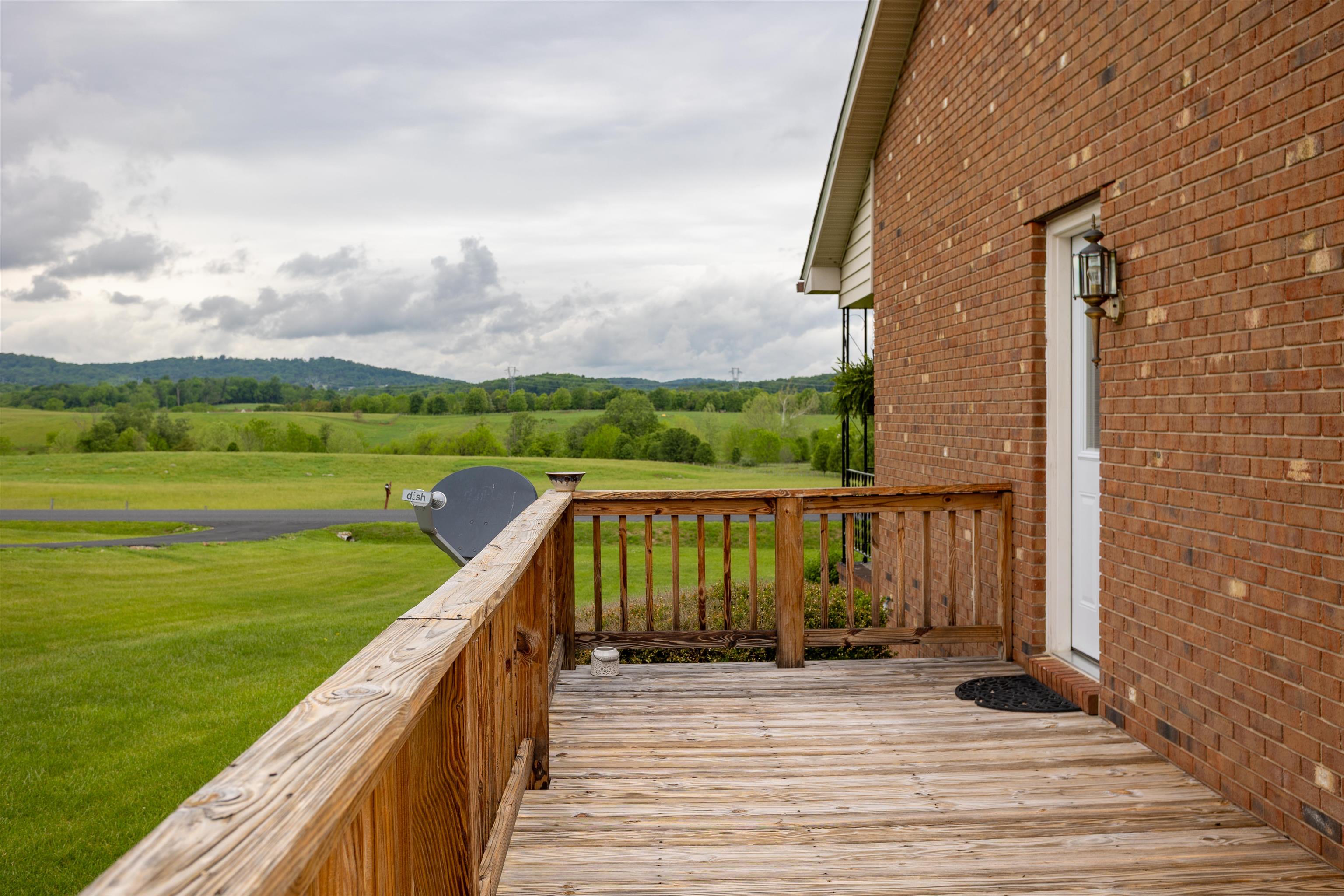 11 MEADOWBROOK DR