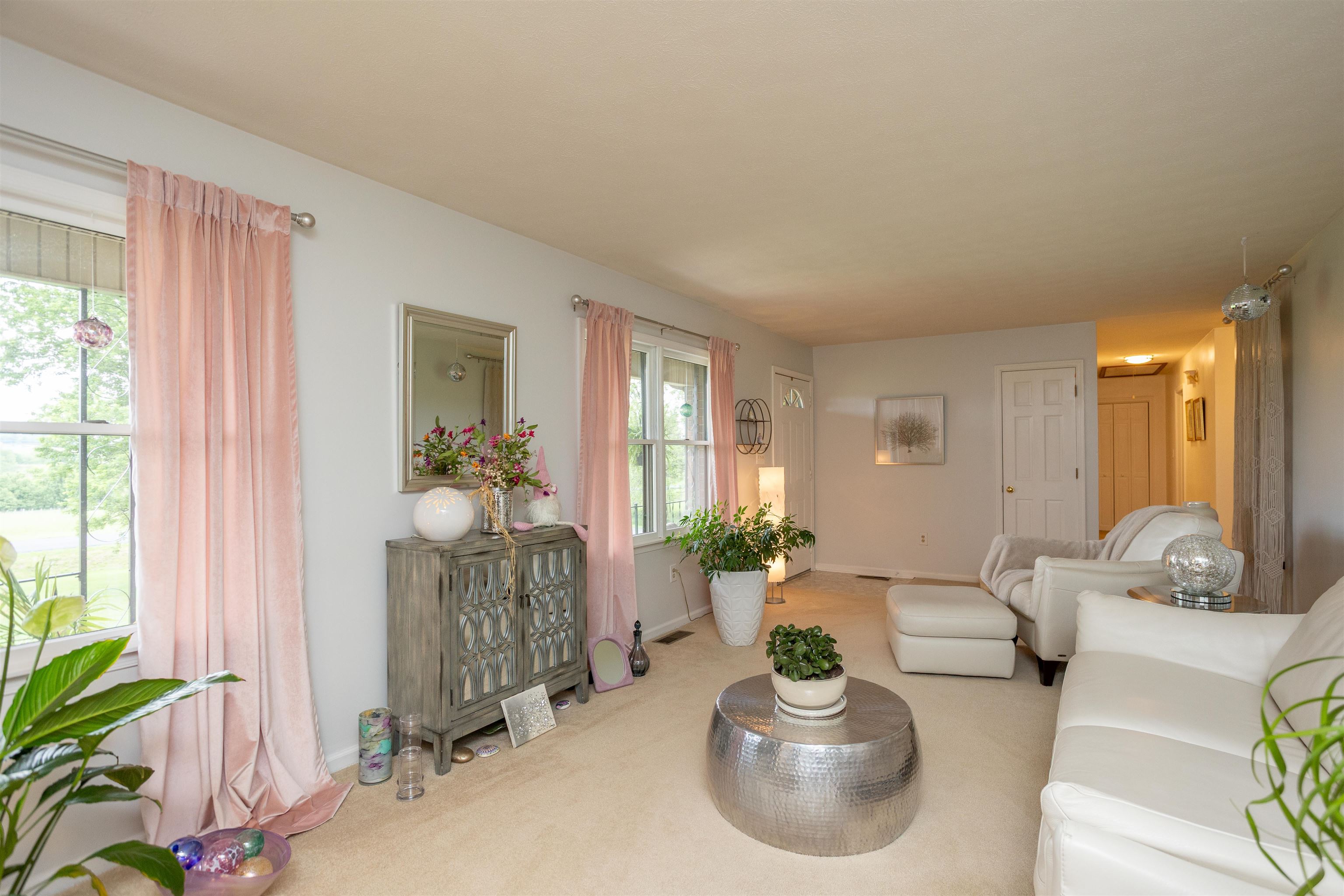 11 MEADOWBROOK DR
