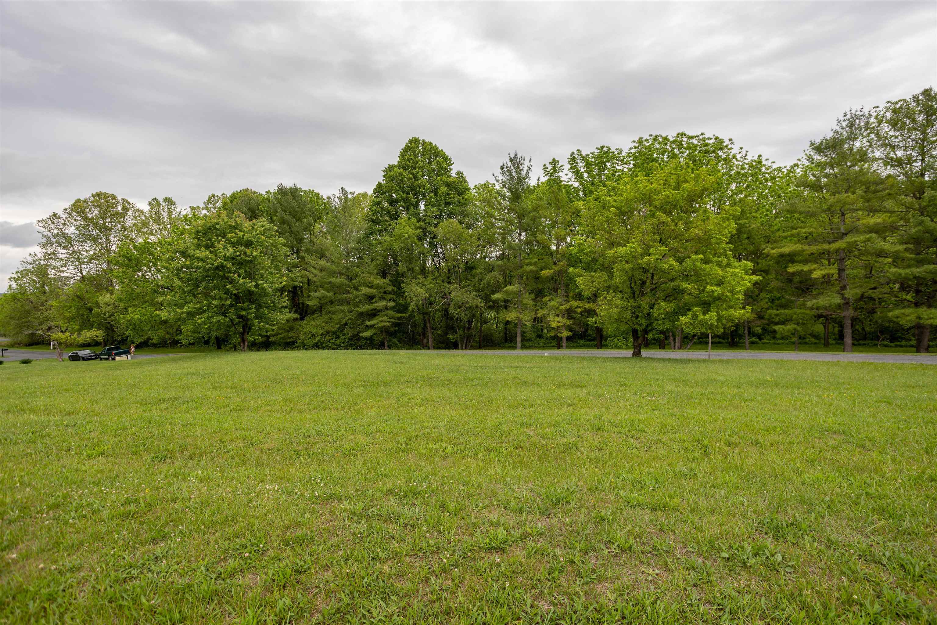 11 MEADOWBROOK DR