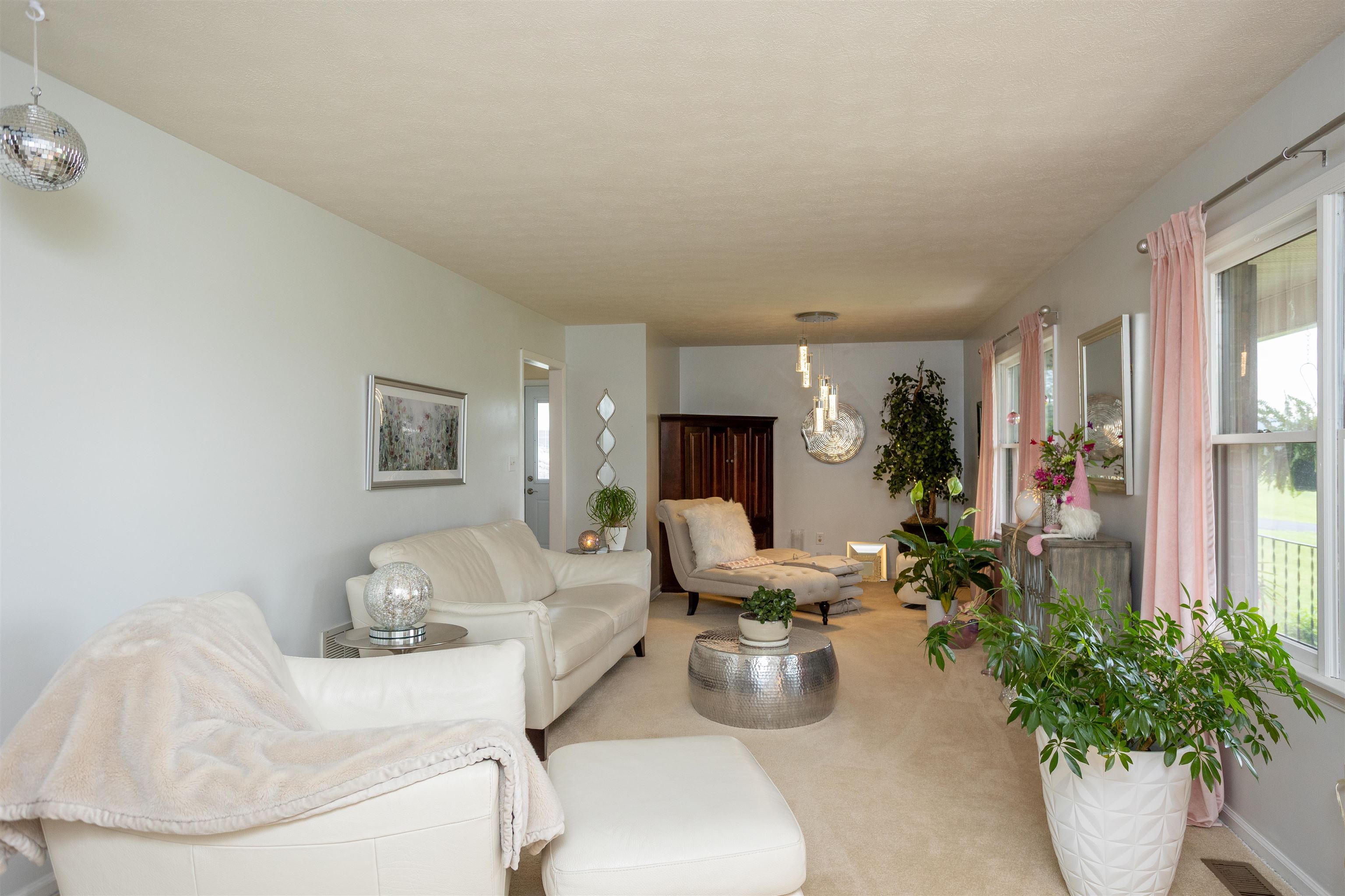11 MEADOWBROOK DR