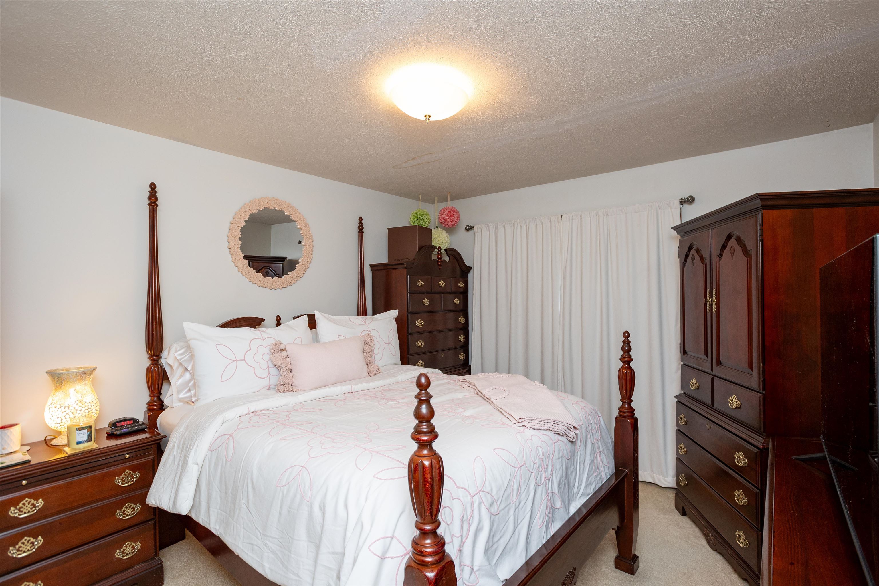 11 MEADOWBROOK DR