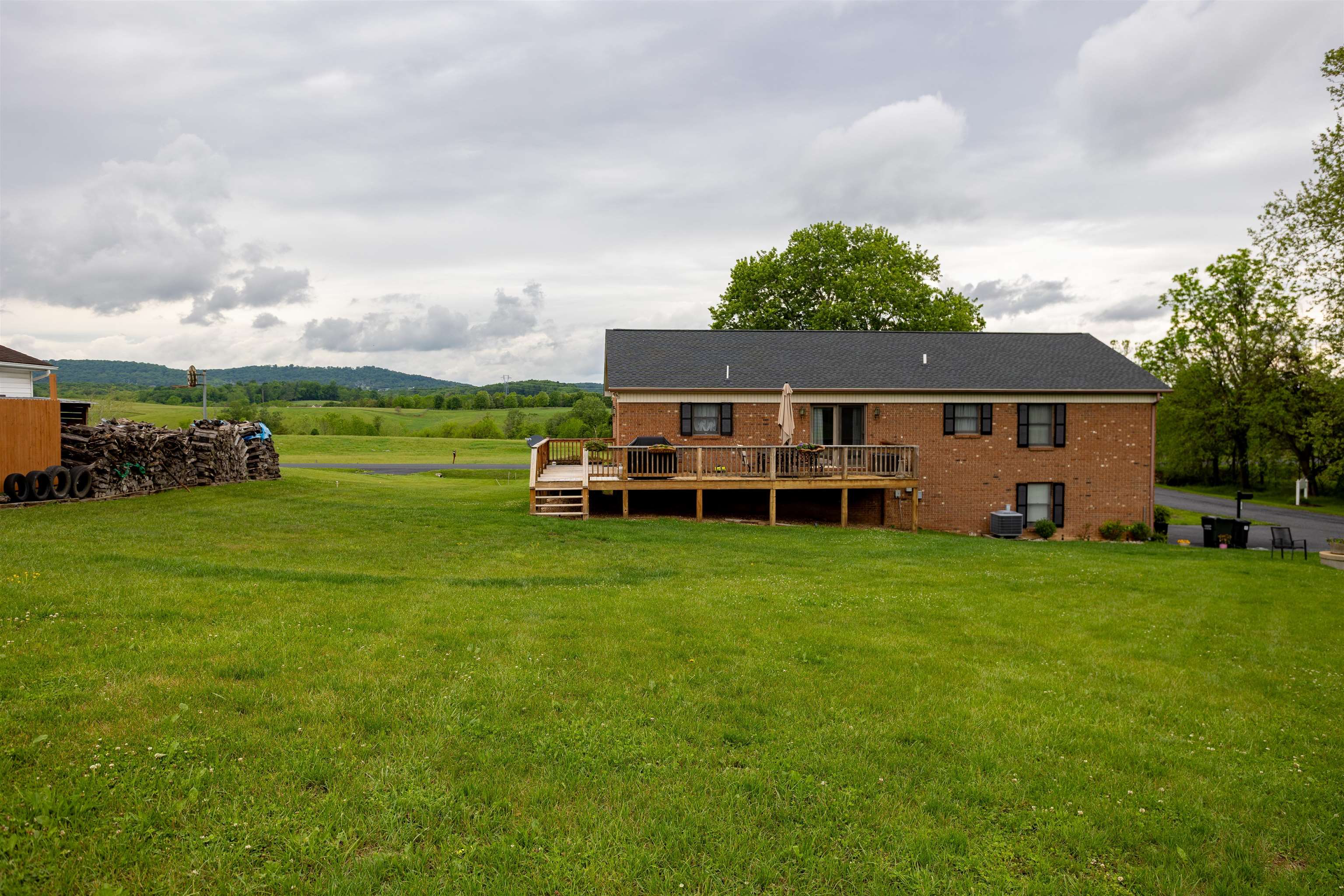 11 MEADOWBROOK DR