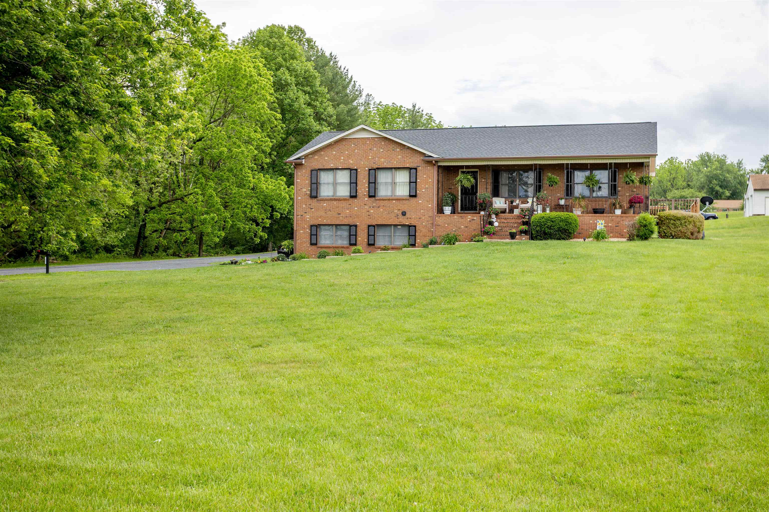 11 MEADOWBROOK DR