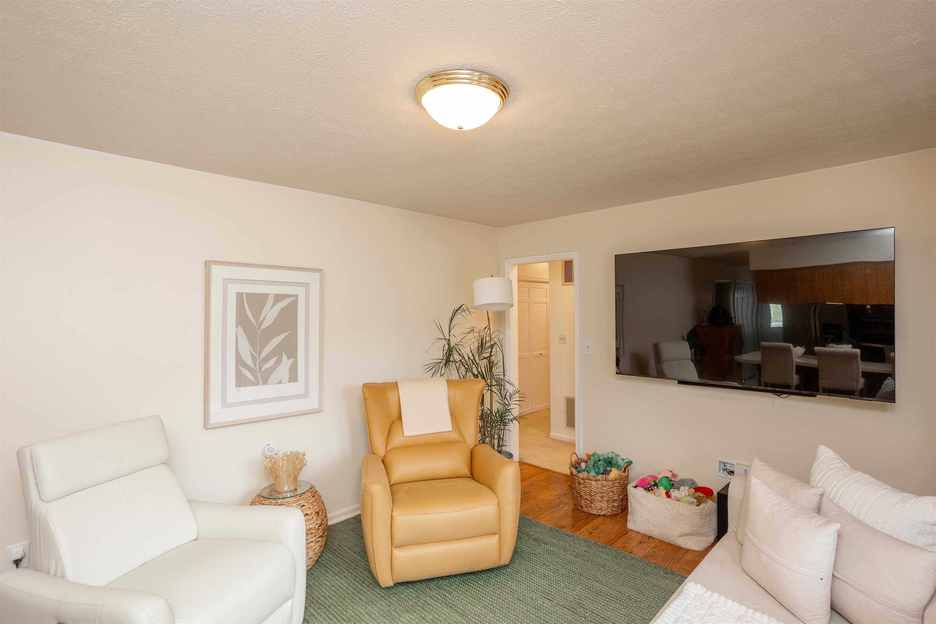 11 MEADOWBROOK DR