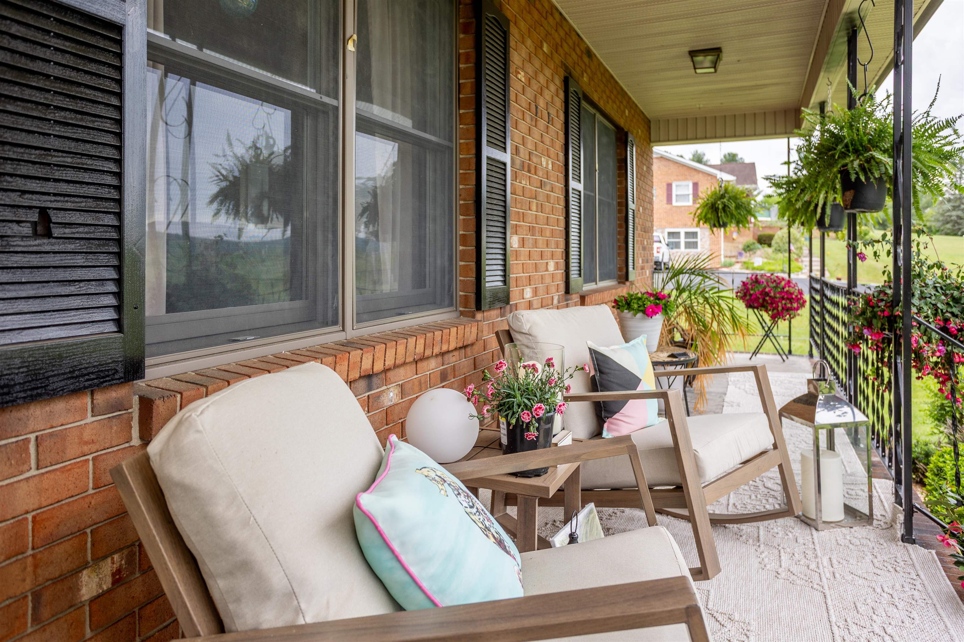 11 MEADOWBROOK DR