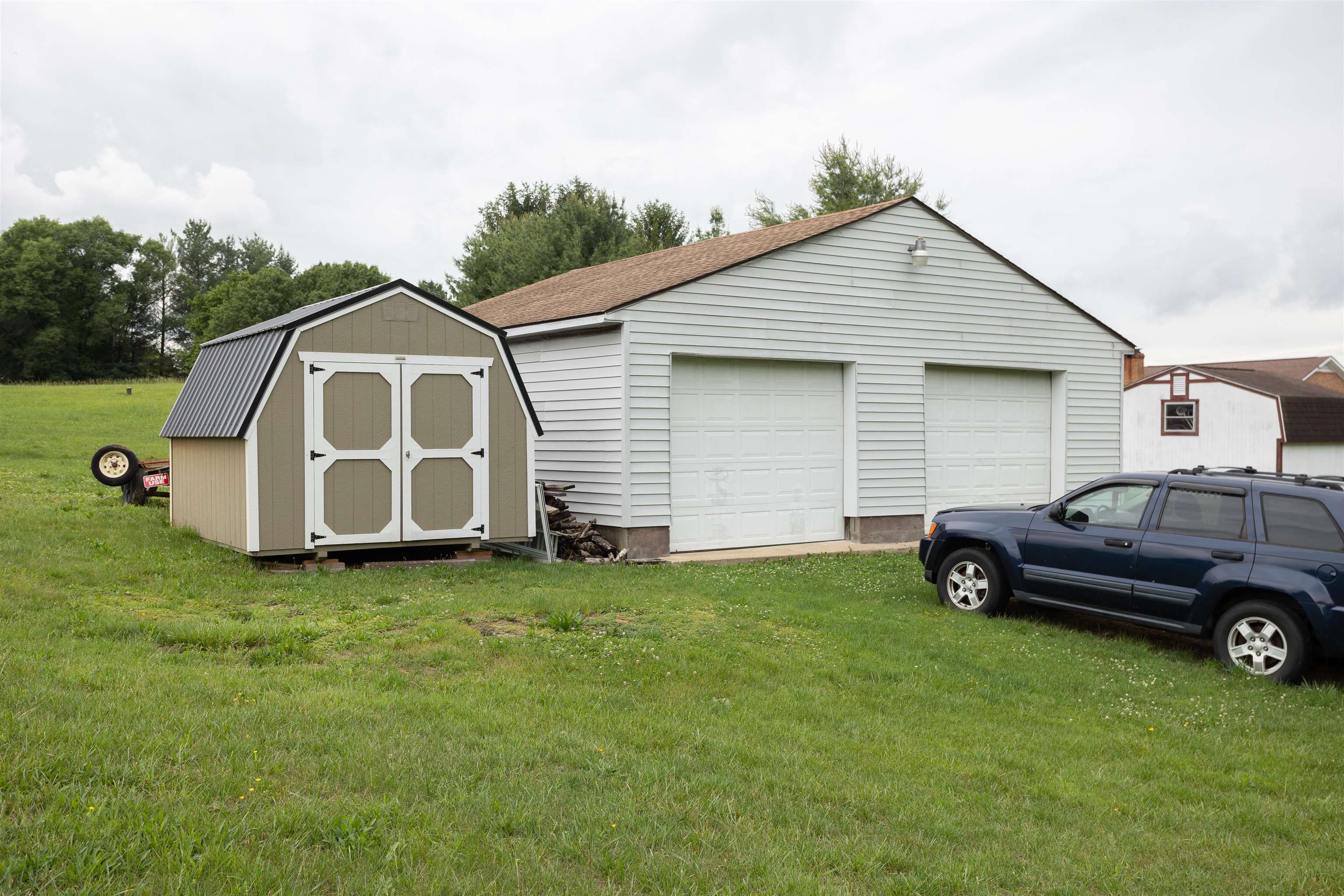 11 MEADOWBROOK DR
