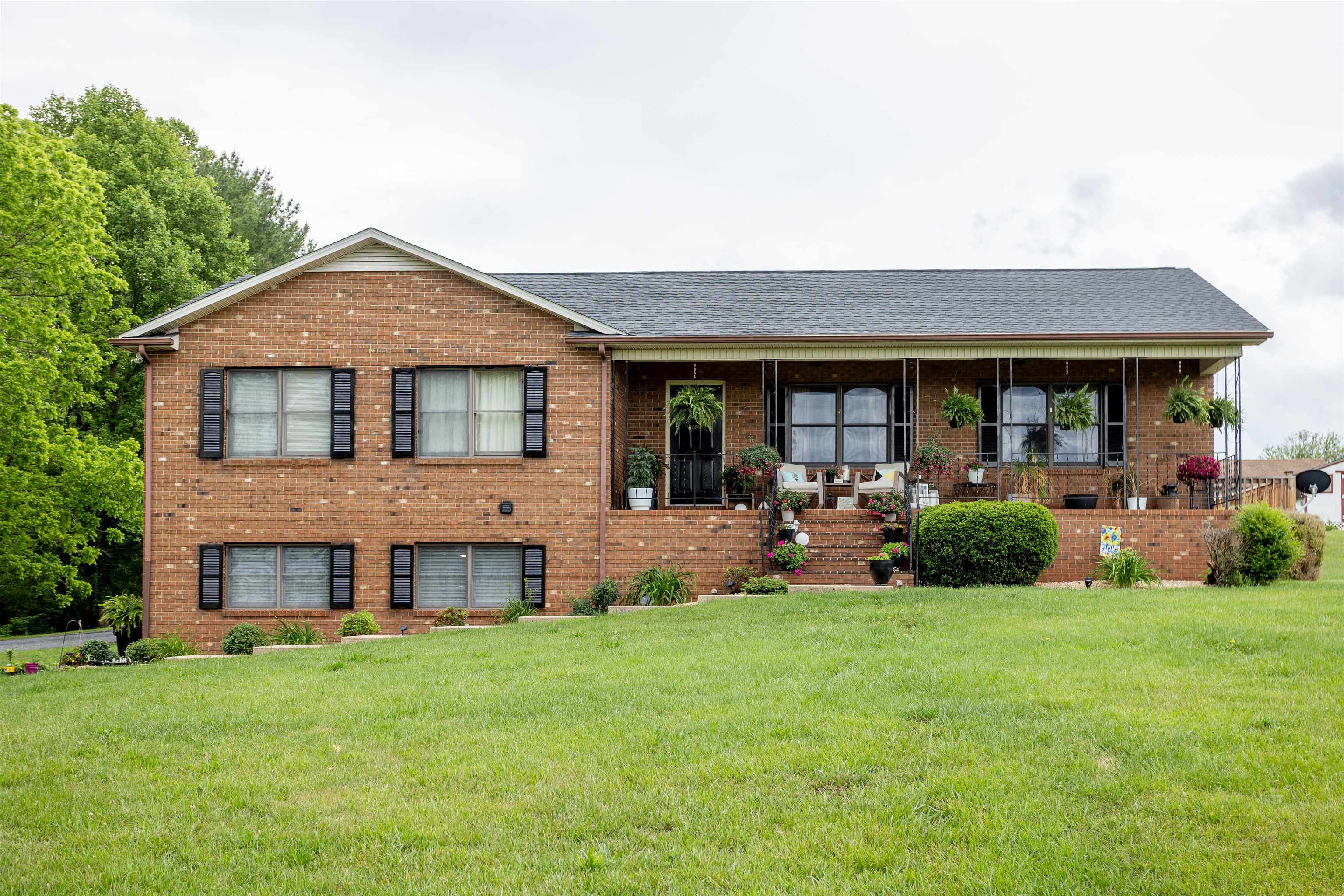 11 MEADOWBROOK DR