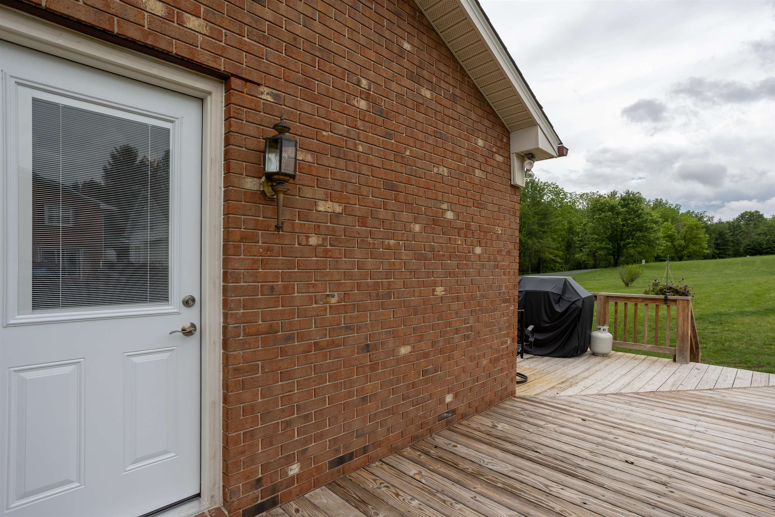 11 MEADOWBROOK DR