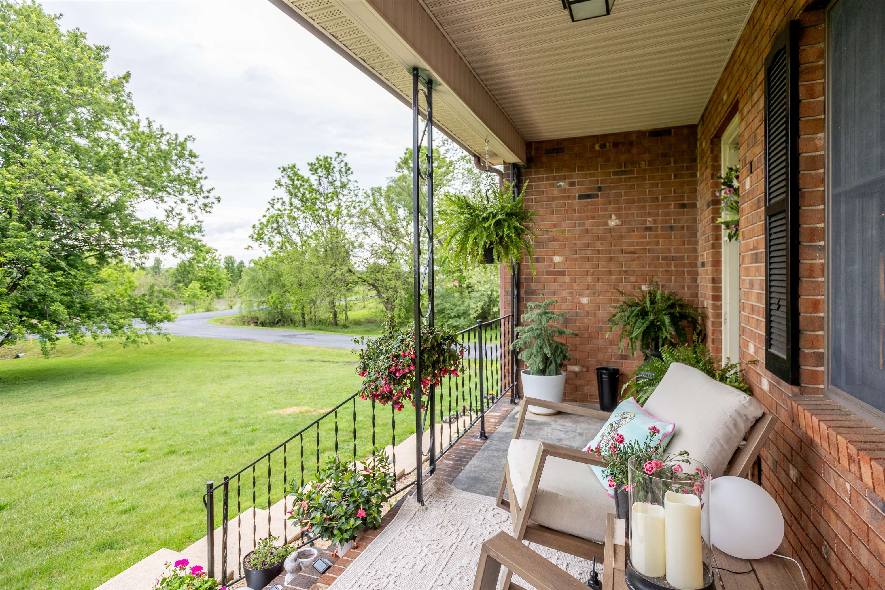 11 MEADOWBROOK DR