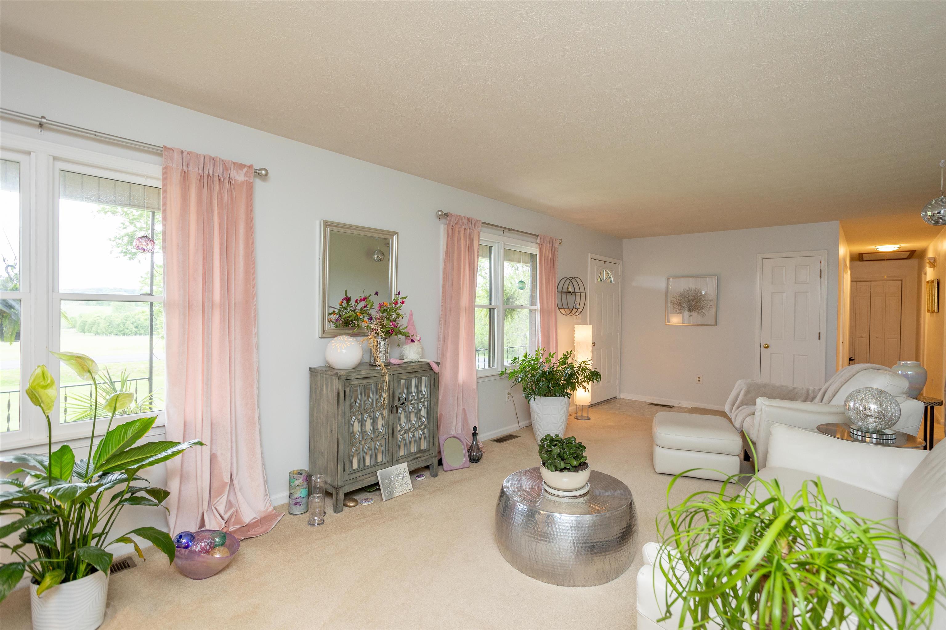 11 MEADOWBROOK DR