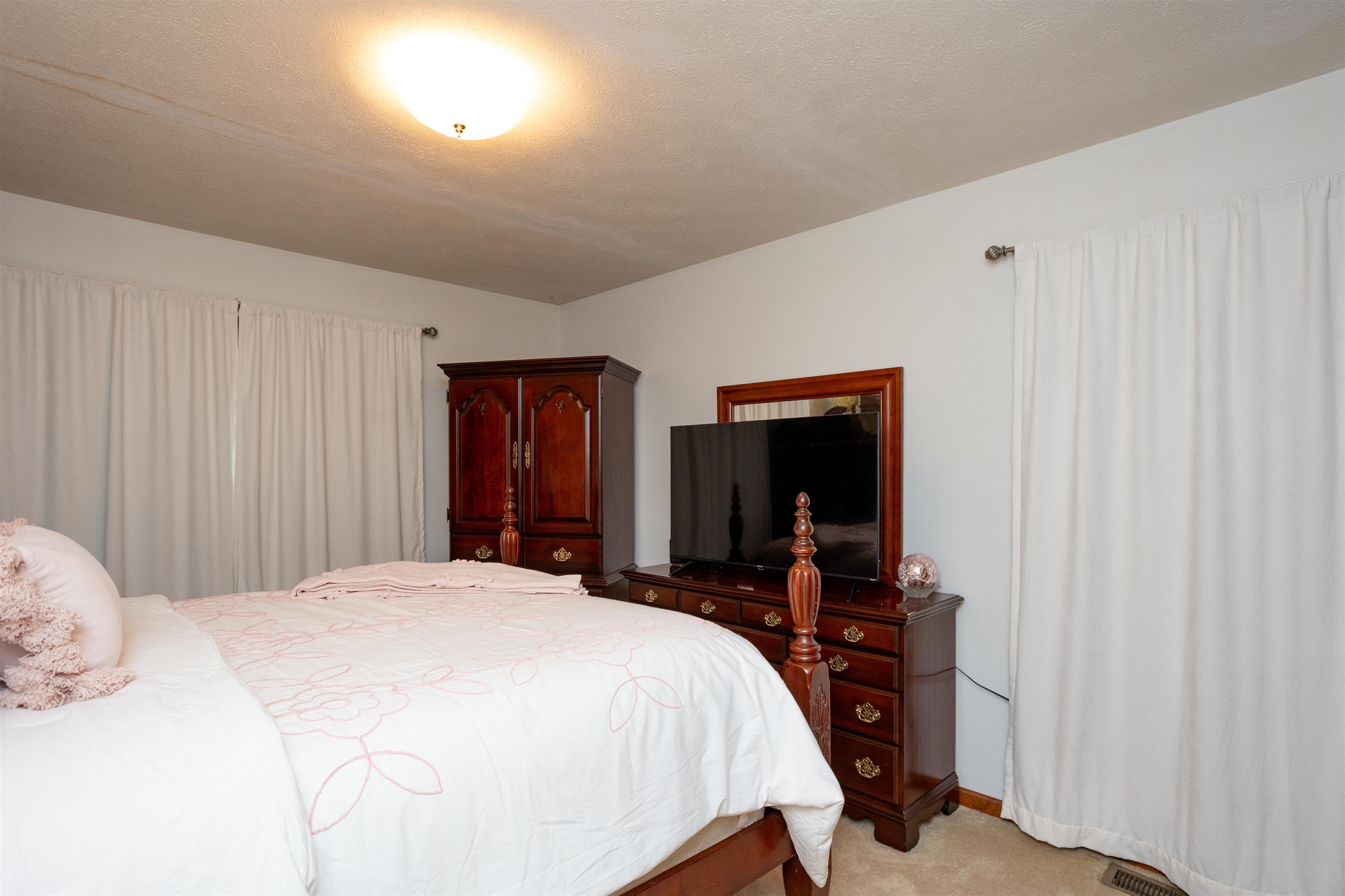 11 MEADOWBROOK DR