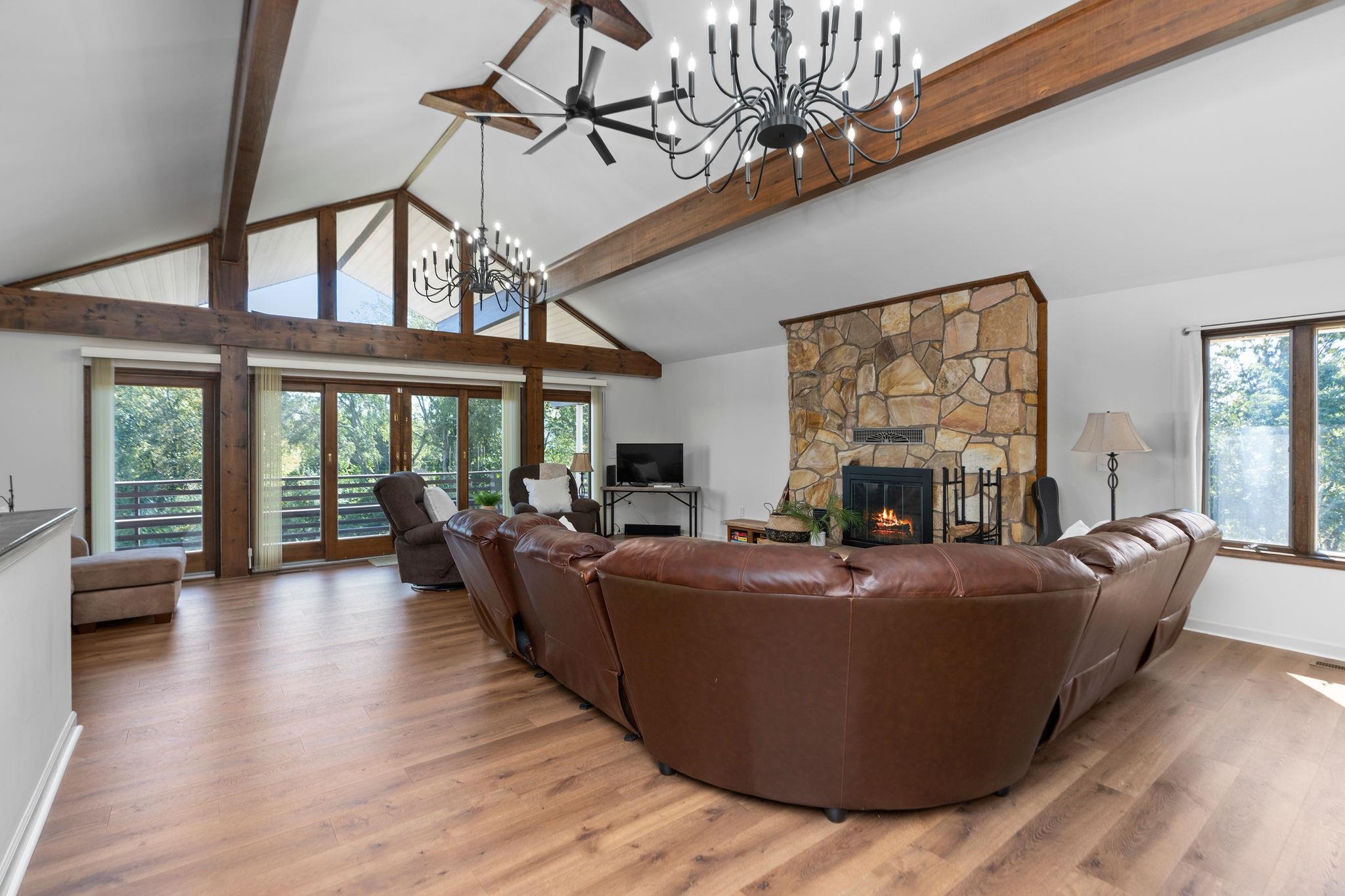 5323 LEE JACKSON HWY