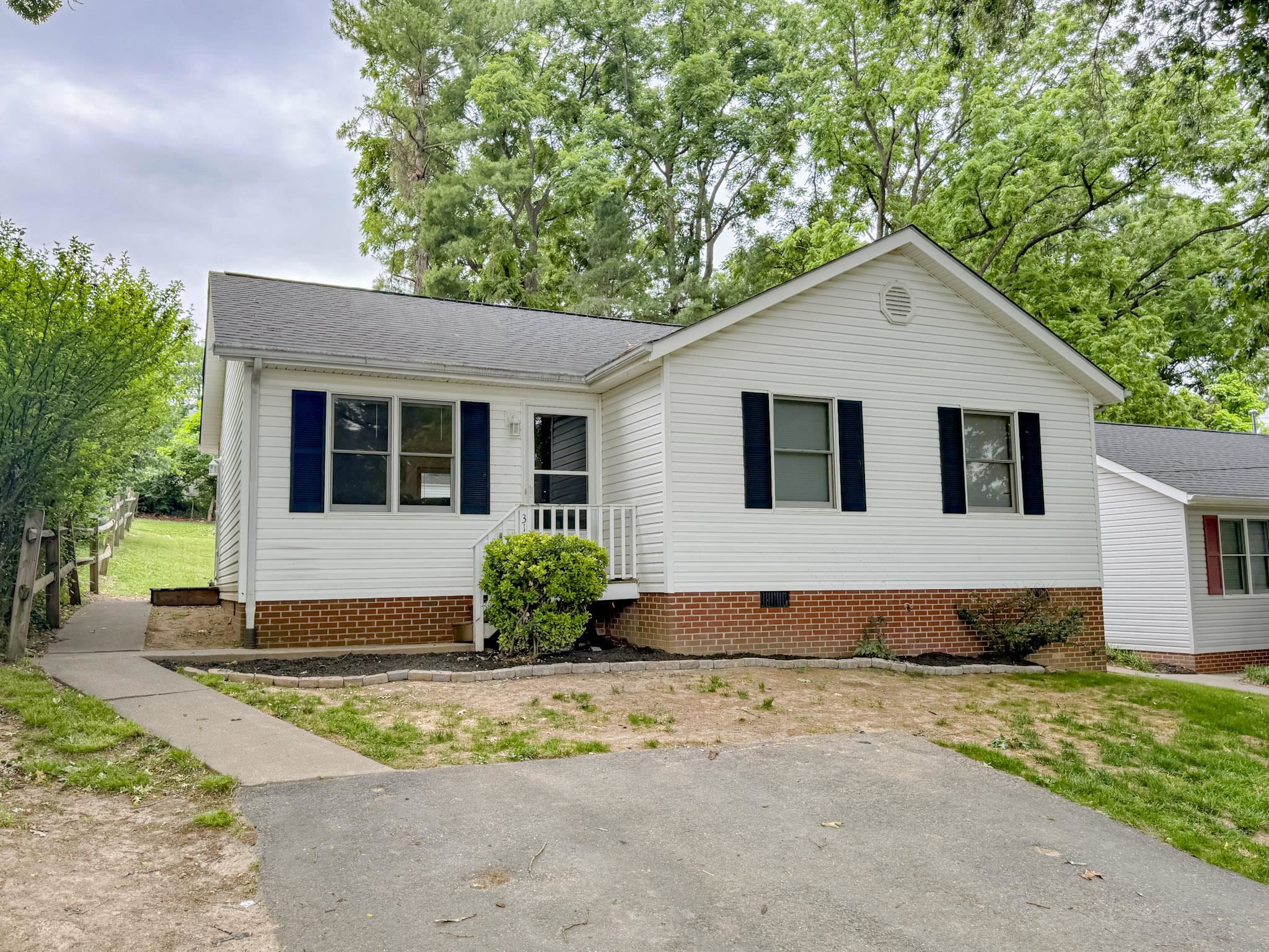 319 WESTWOOD BLVD