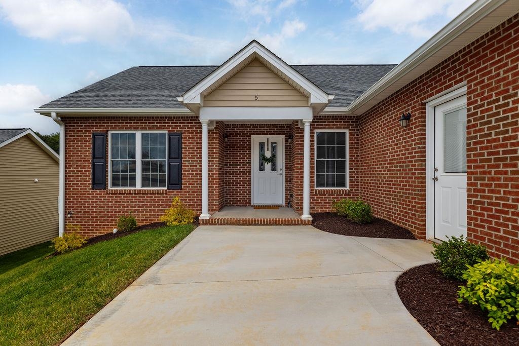 5 RIVER OAK DR