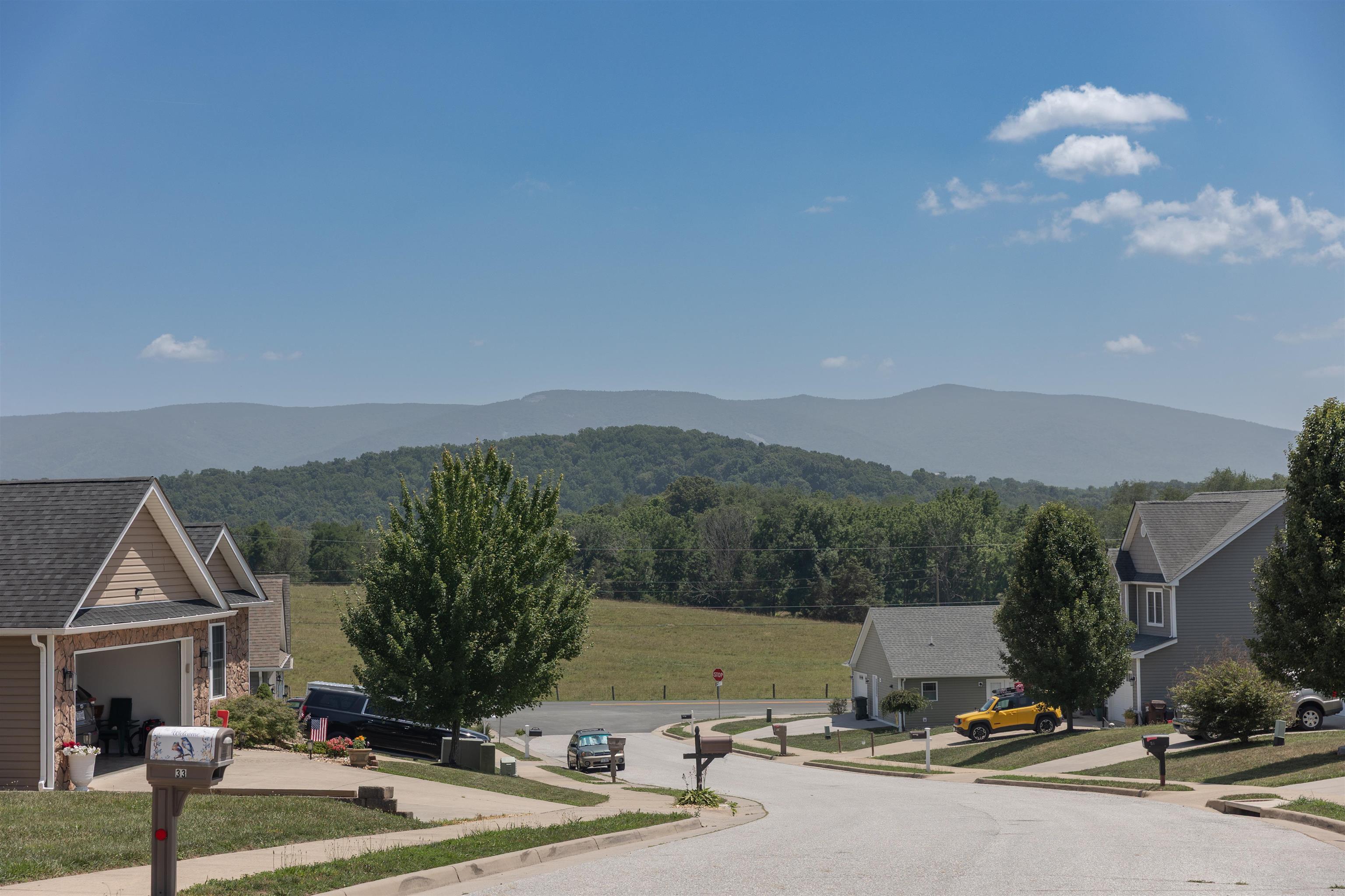 36 HULL HILLS LN
