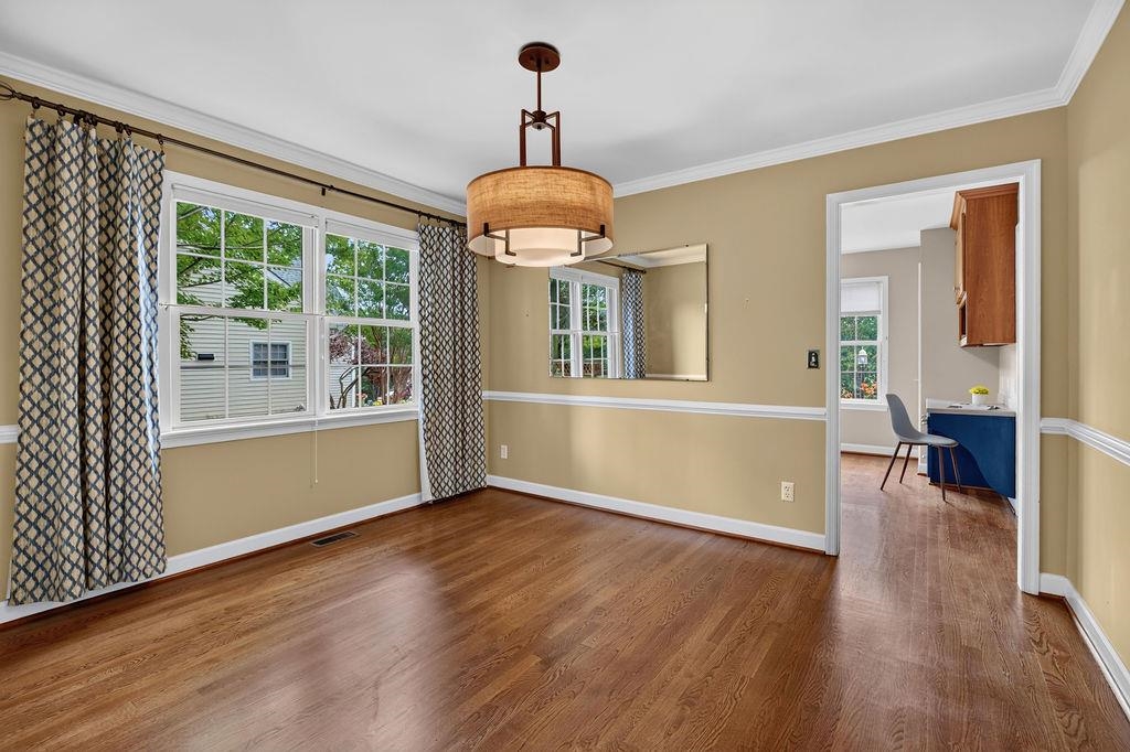 21 HICKORY NUT LN