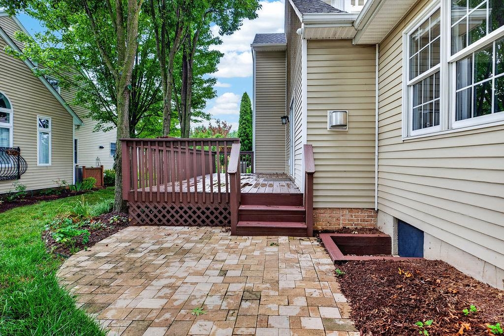 21 HICKORY NUT LN