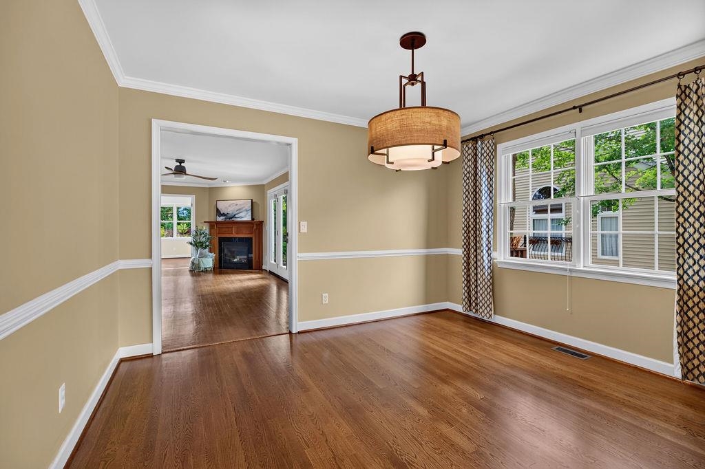 21 HICKORY NUT LN