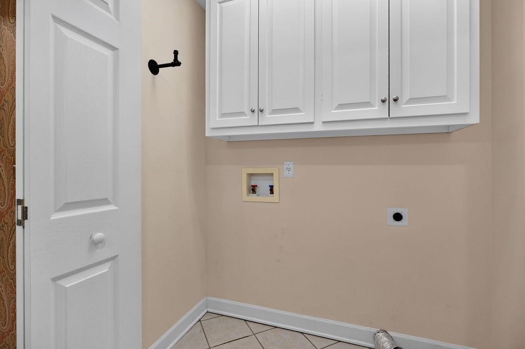 21 HICKORY NUT LN
