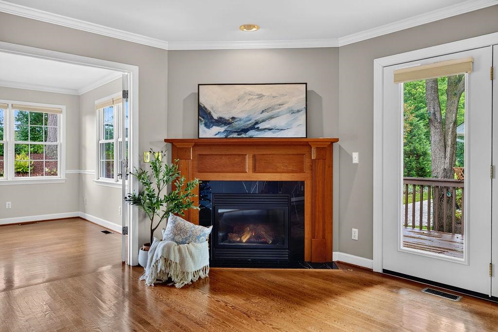 21 HICKORY NUT LN