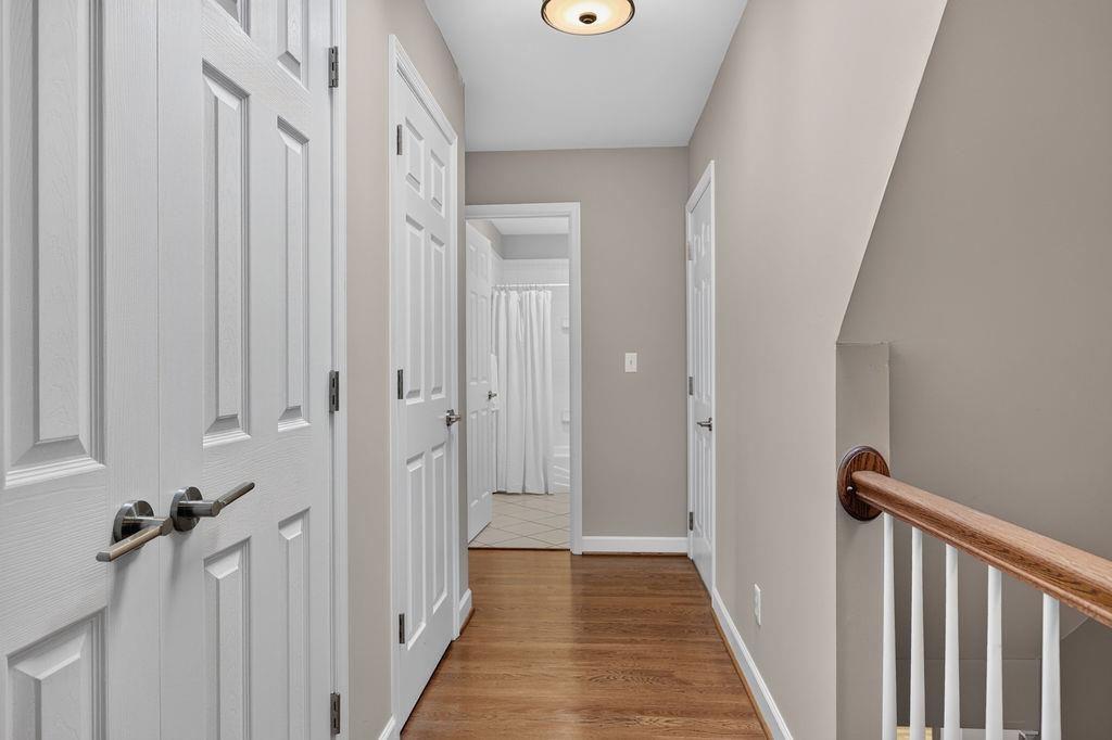 21 HICKORY NUT LN