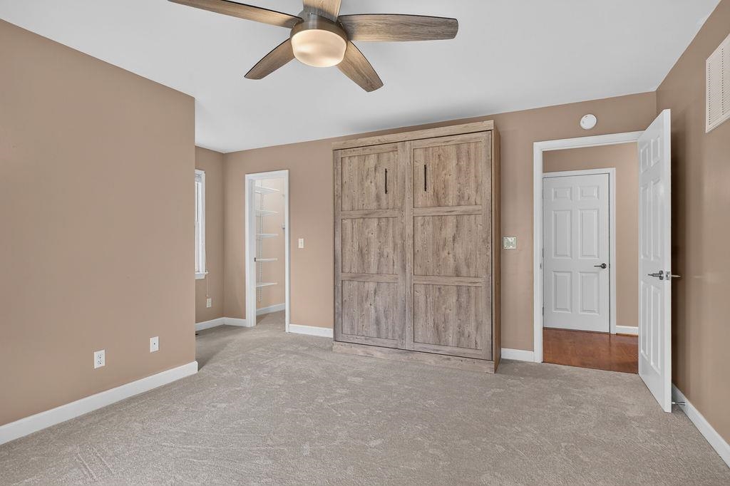 21 HICKORY NUT LN