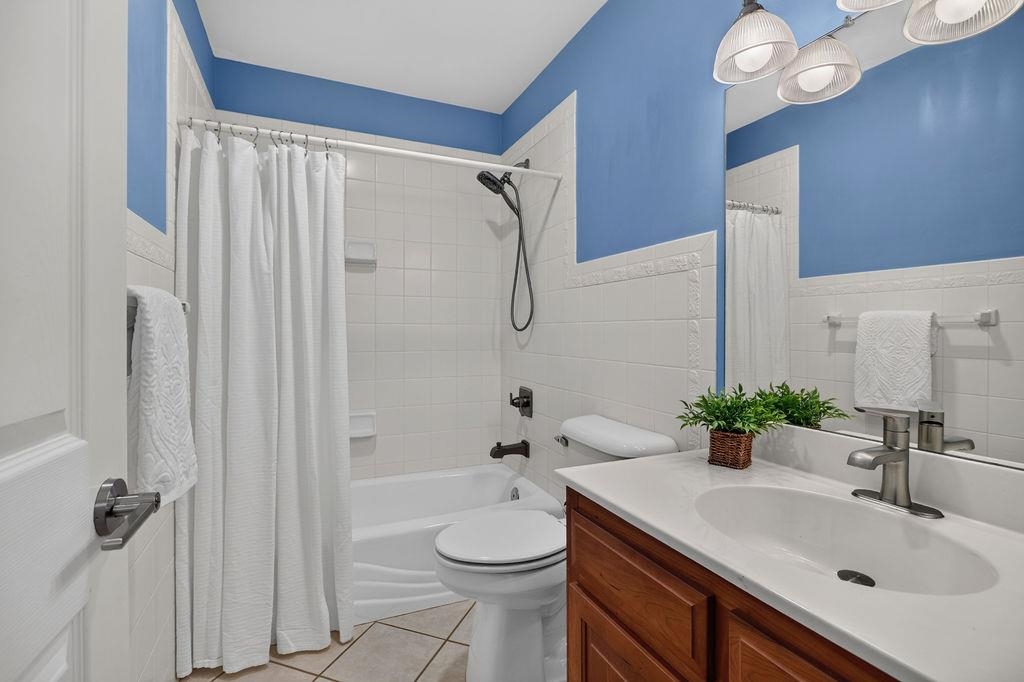 21 HICKORY NUT LN