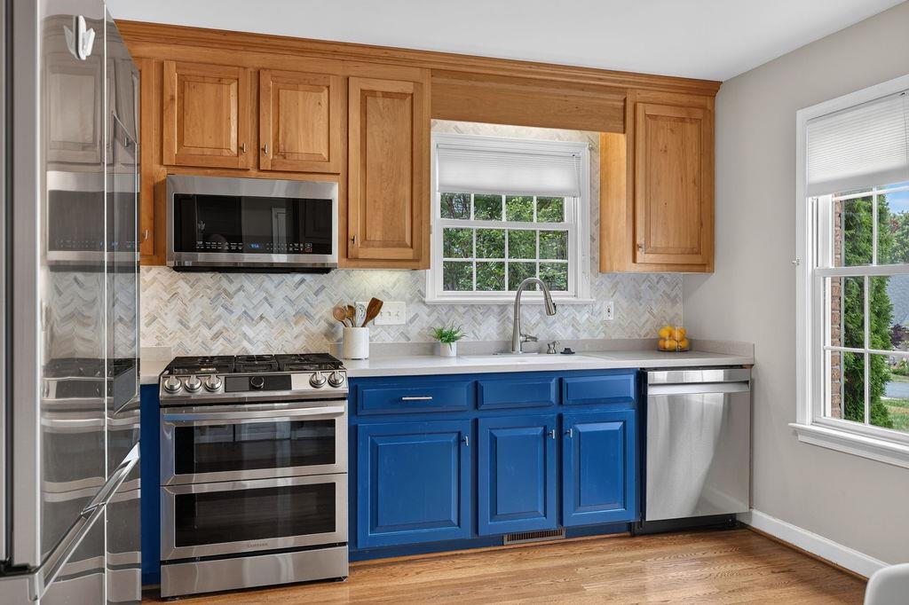 21 HICKORY NUT LN
