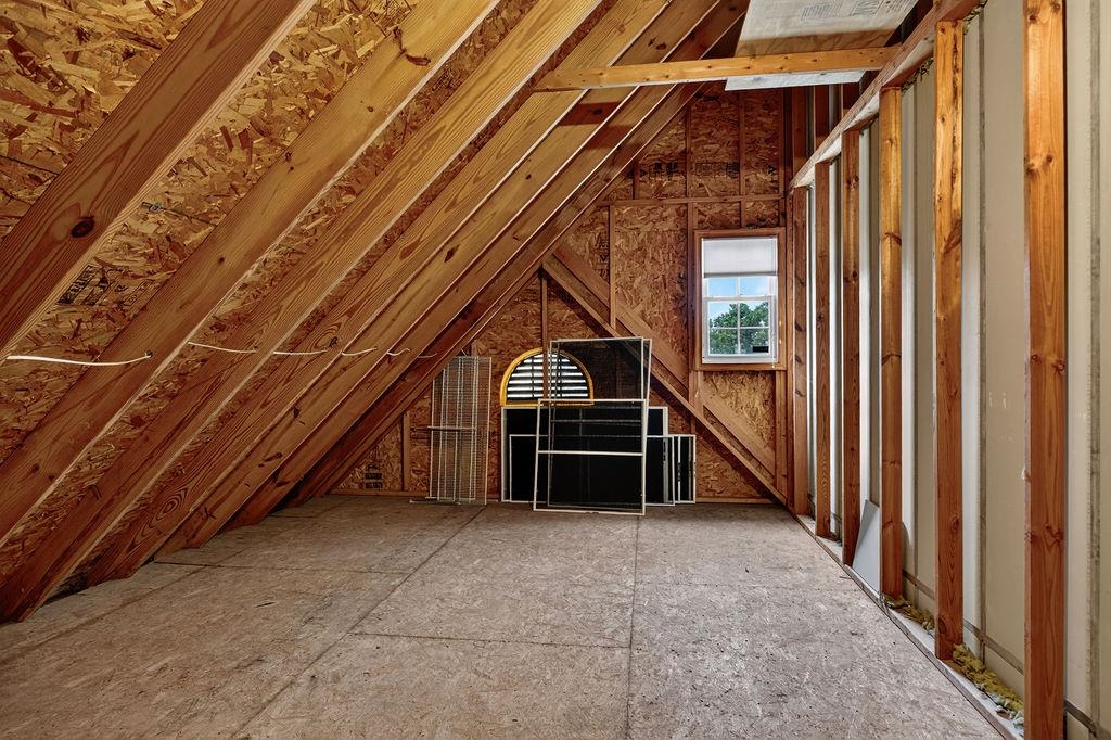 21 HICKORY NUT LN