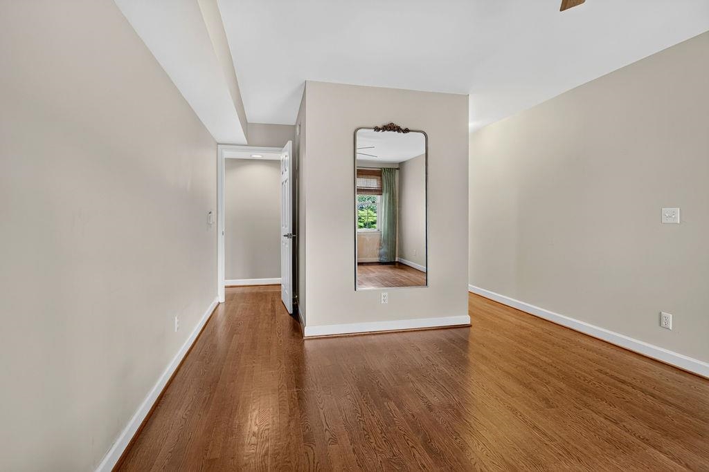 21 HICKORY NUT LN