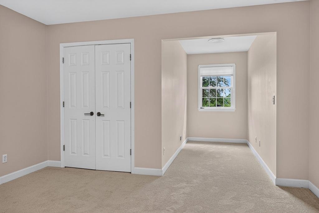 21 HICKORY NUT LN